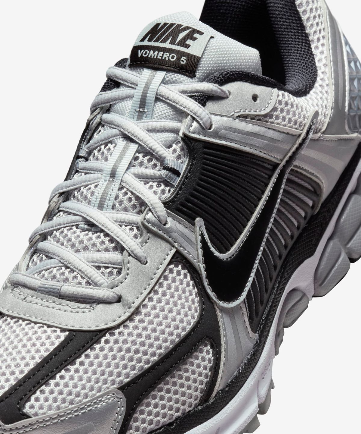 나이키(NIKE) 줌 보메로 5 M - 메탈릭 실버:블랙:퓨어 플래티넘 / FJ4151-004