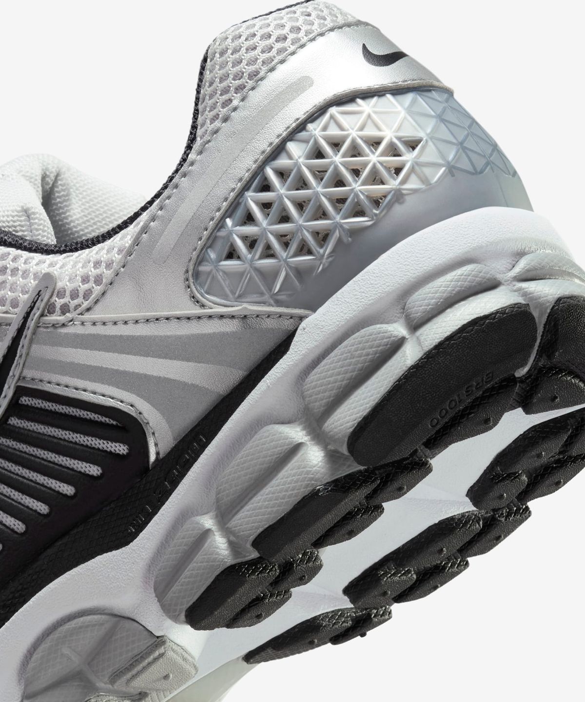 나이키(NIKE) 줌 보메로 5 M - 메탈릭 실버:블랙:퓨어 플래티넘 / FJ4151-004