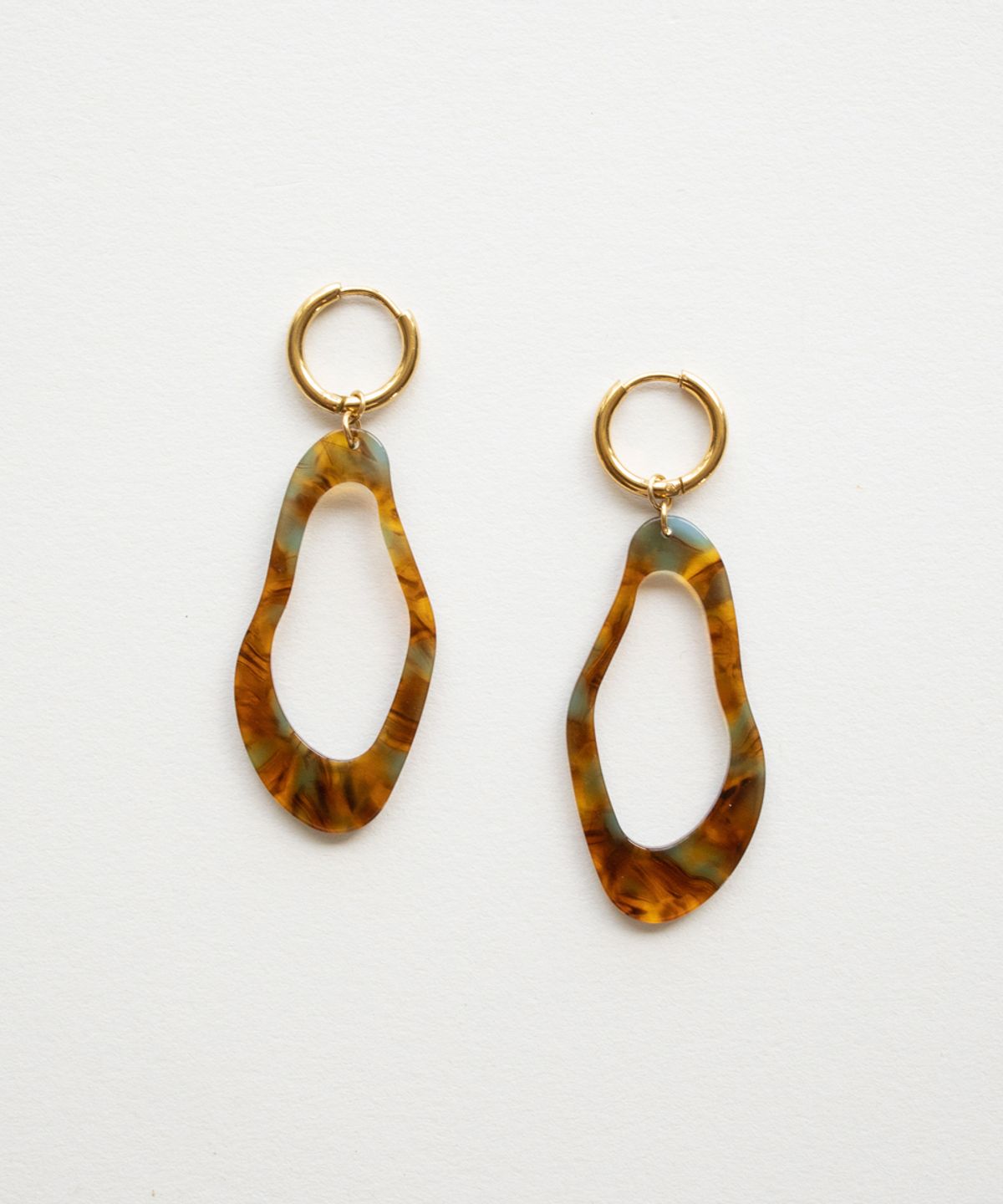 메리모티브(MERRYMOTIVE) Brown unique shape drop gold earring