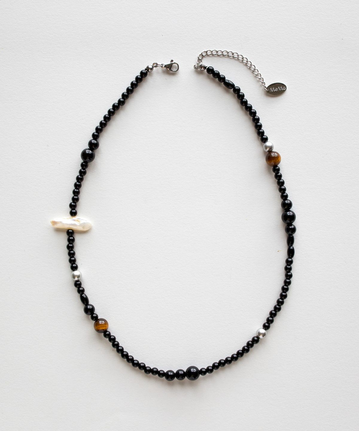 메리모티브(MERRYMOTIVE) Black onyx and brown gemstone necklace