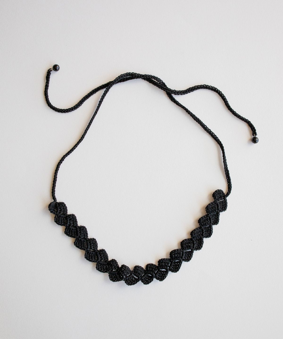 메리모티브(MERRYMOTIVE) Black silky crochet knit choker