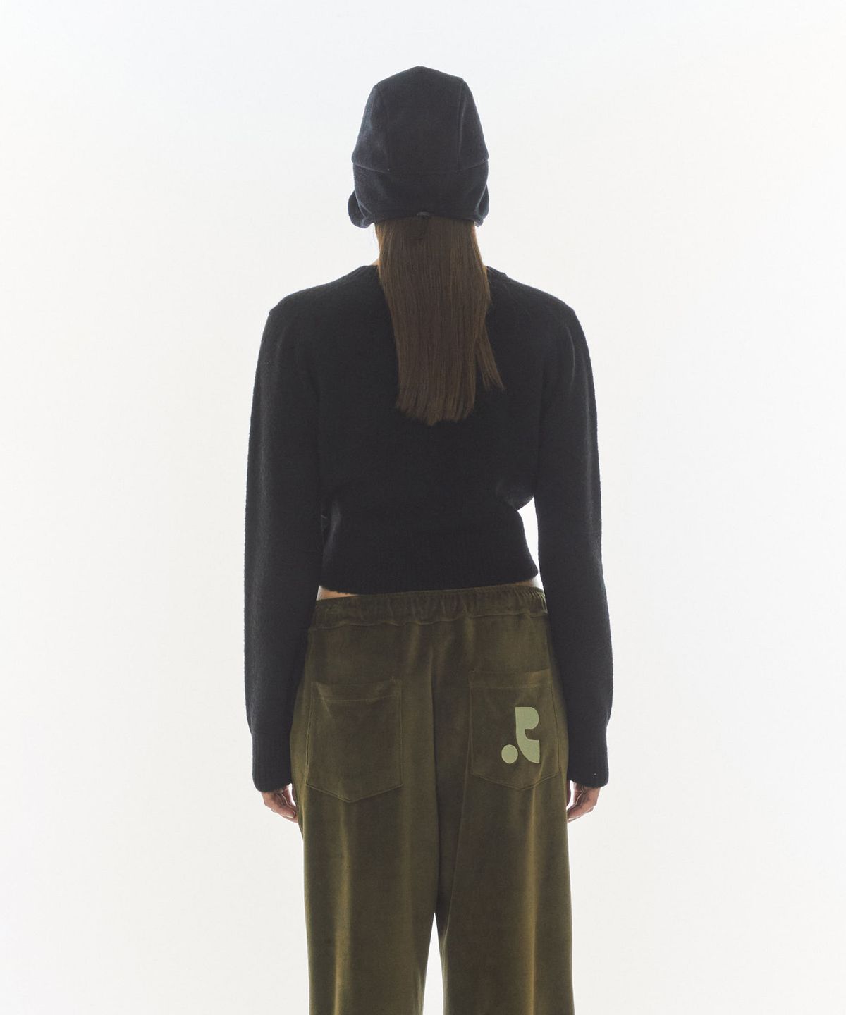 레스트앤레크레이션(REST&RECREATION) WOOL V-NECK CROPPED KNIT_BLACK