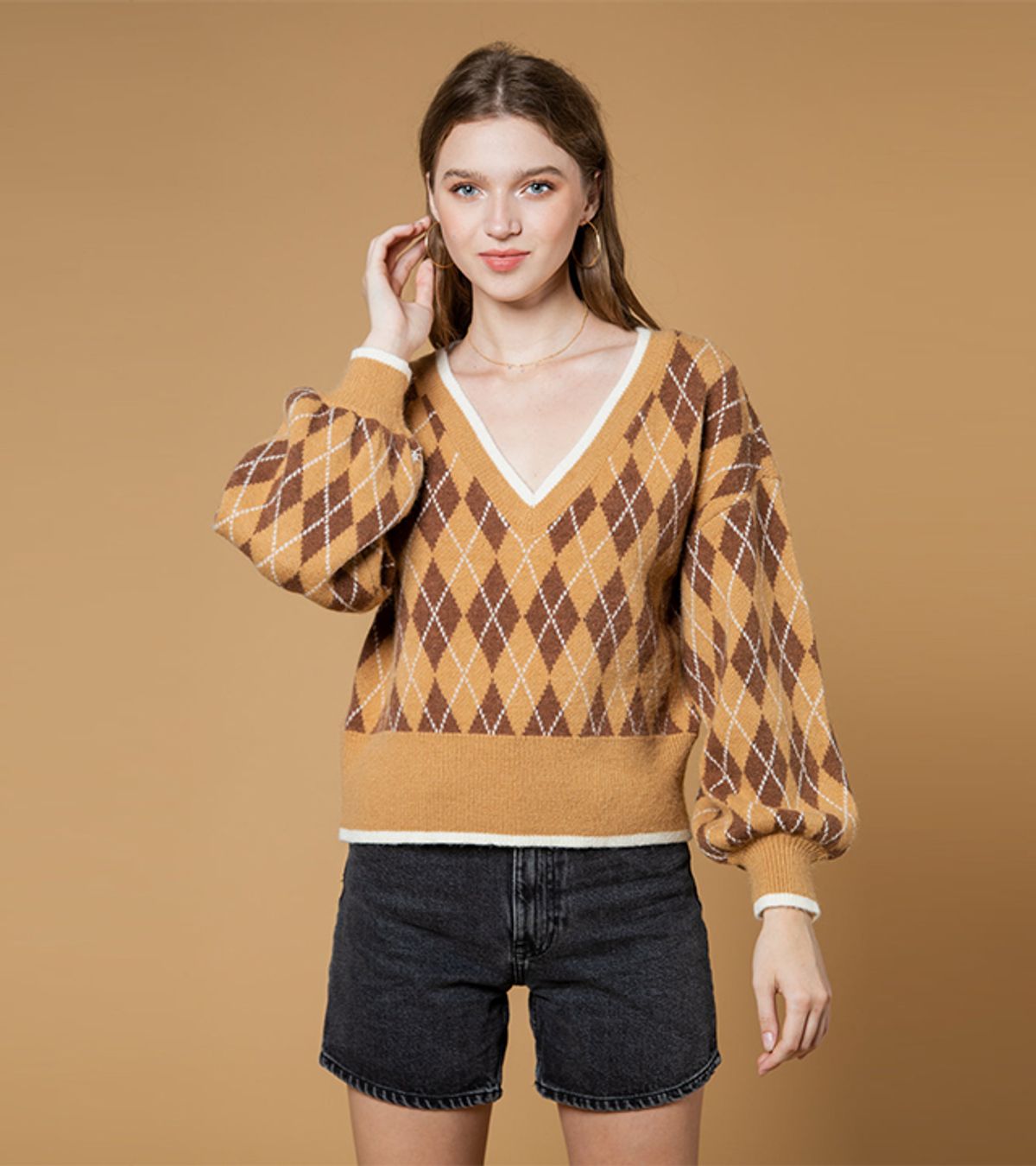 뉴인(NEWIN) 루즈핏 브이넥 아가일 니트  스웨터