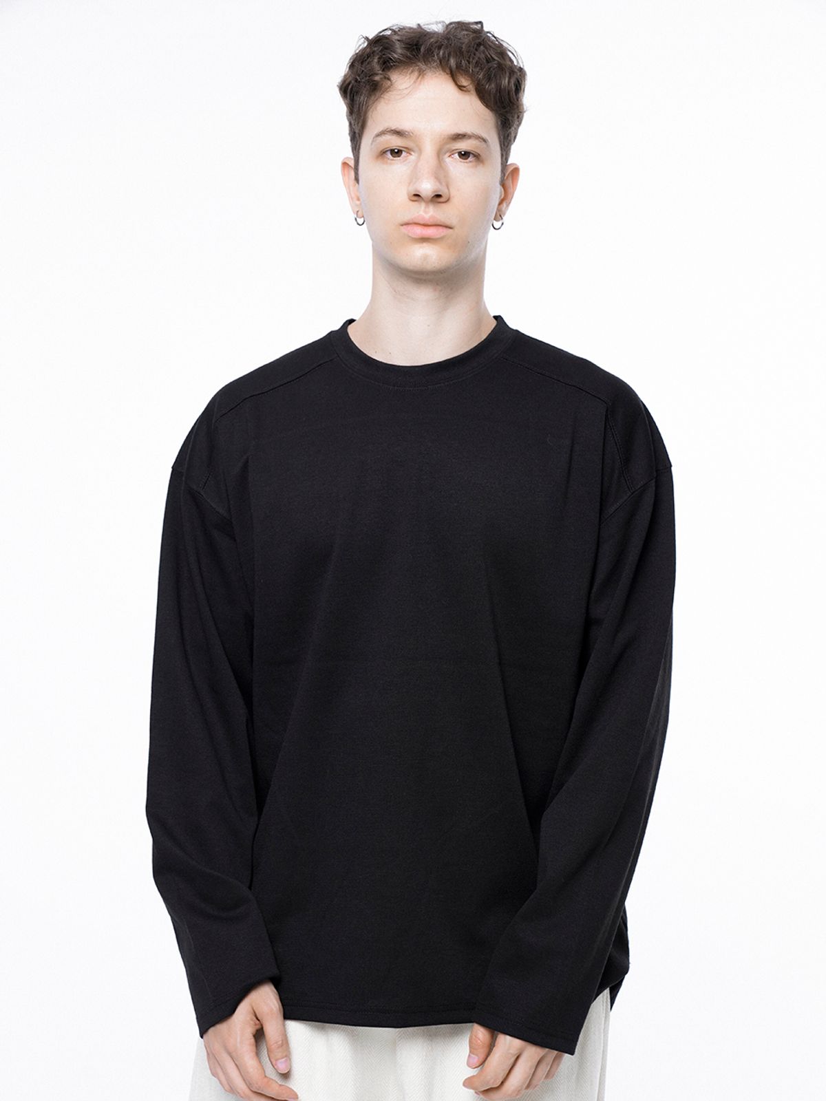 챈세스노이(CHANCE'S NOI) Ponte Slit Long-sleeved - Black /M243TP02BK