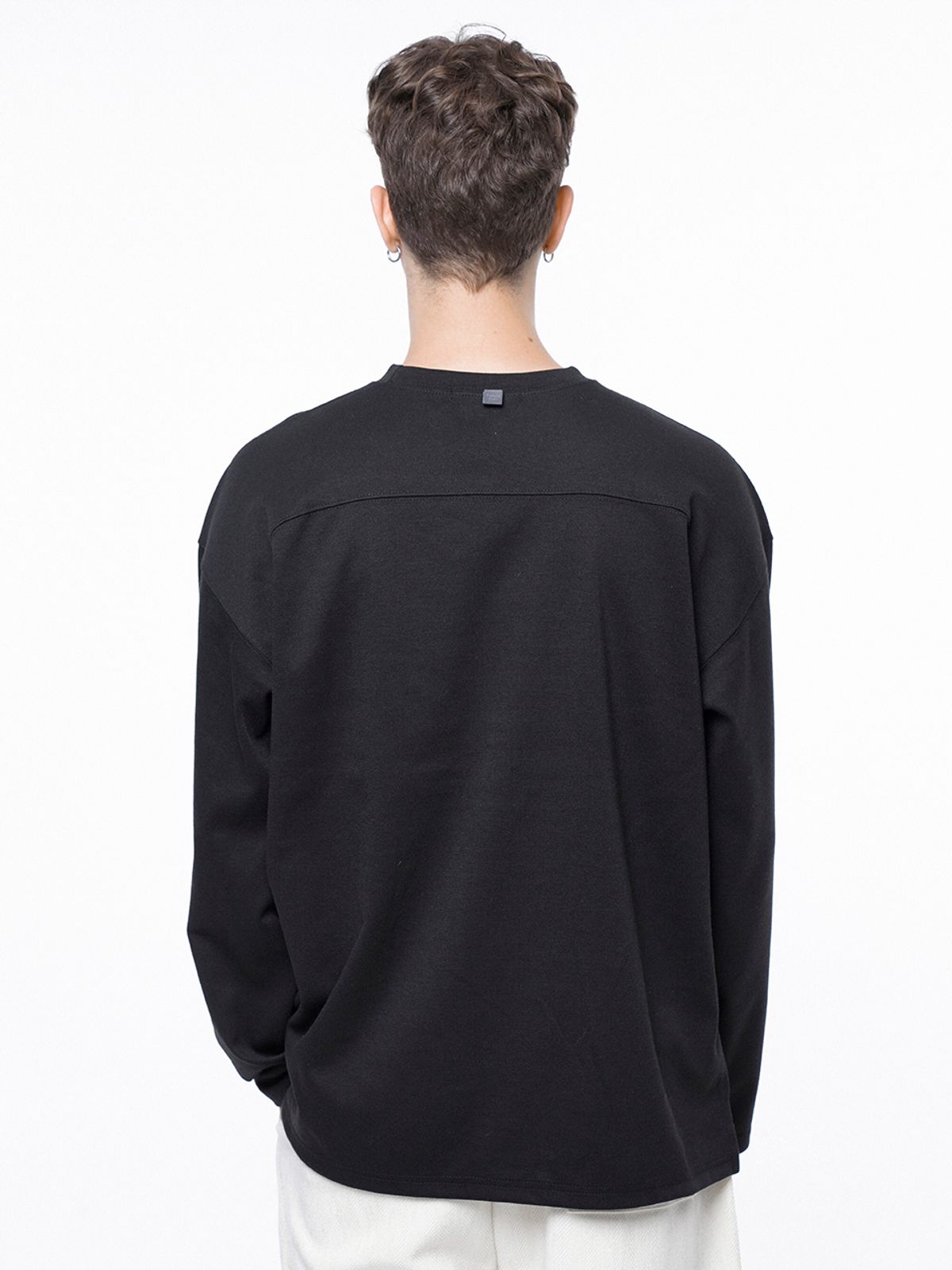 챈세스노이(CHANCE'S NOI) Ponte Slit Long-sleeved - Black /M243TP02BK
