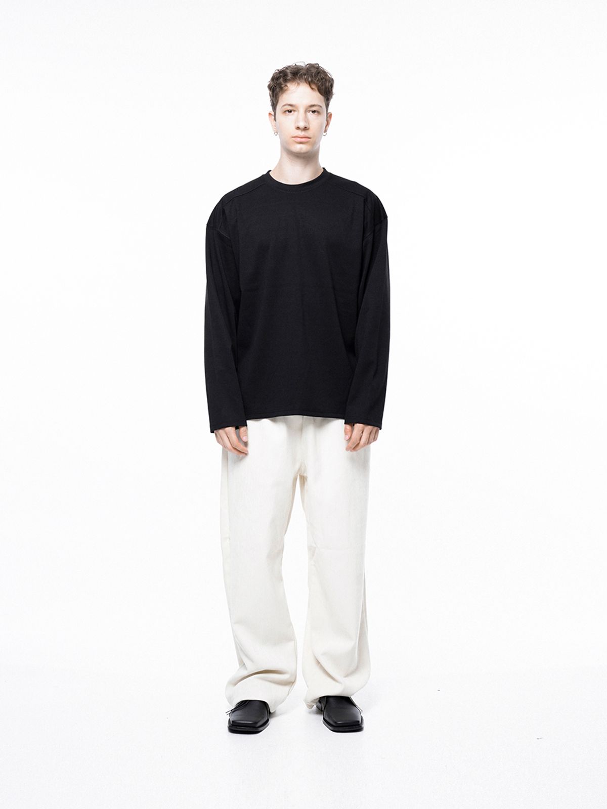 챈세스노이(CHANCE'S NOI) Ponte Slit Long-sleeved - Black /M243TP02BK