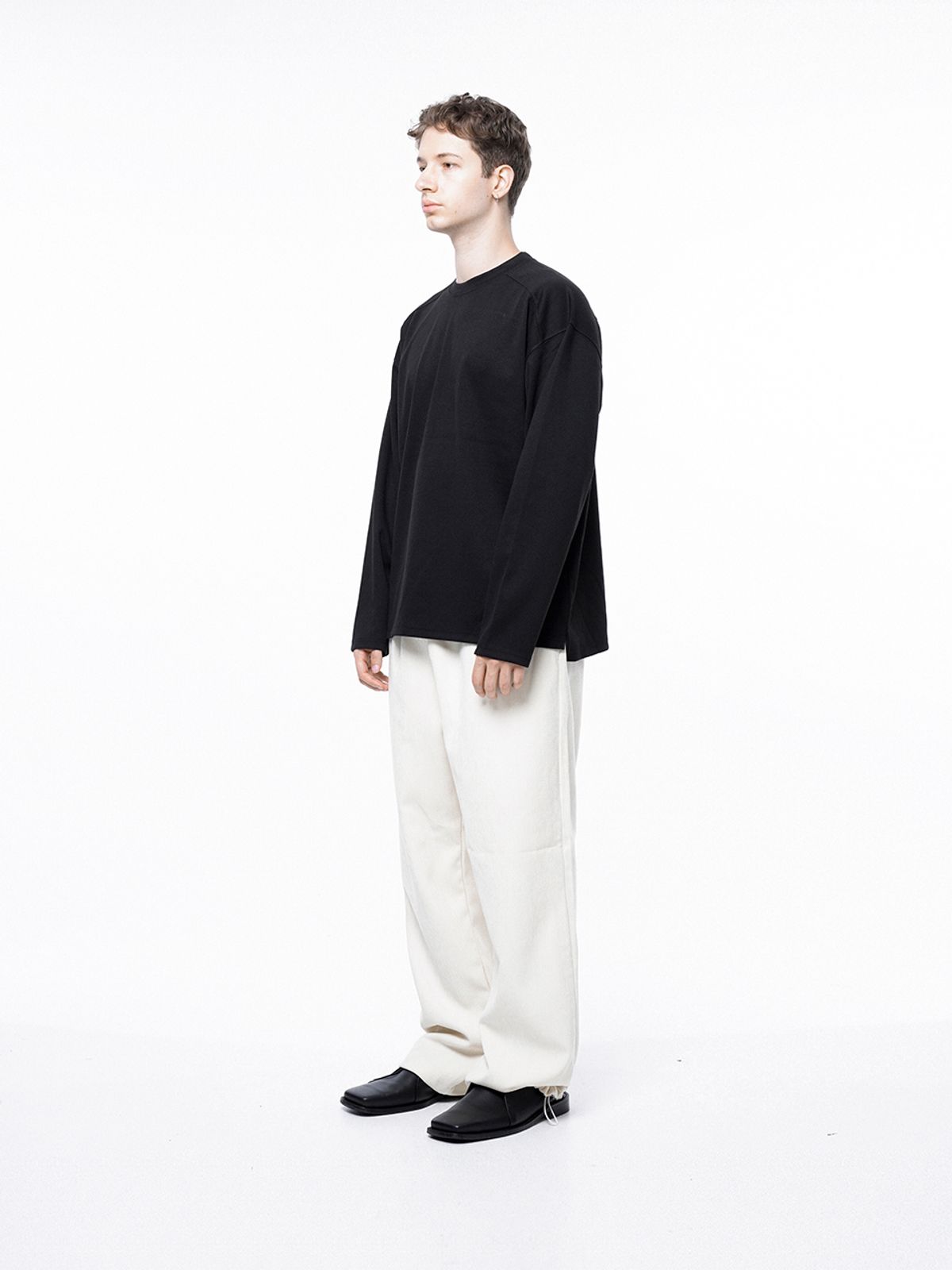 챈세스노이(CHANCE'S NOI) Ponte Slit Long-sleeved - Black /M243TP02BK