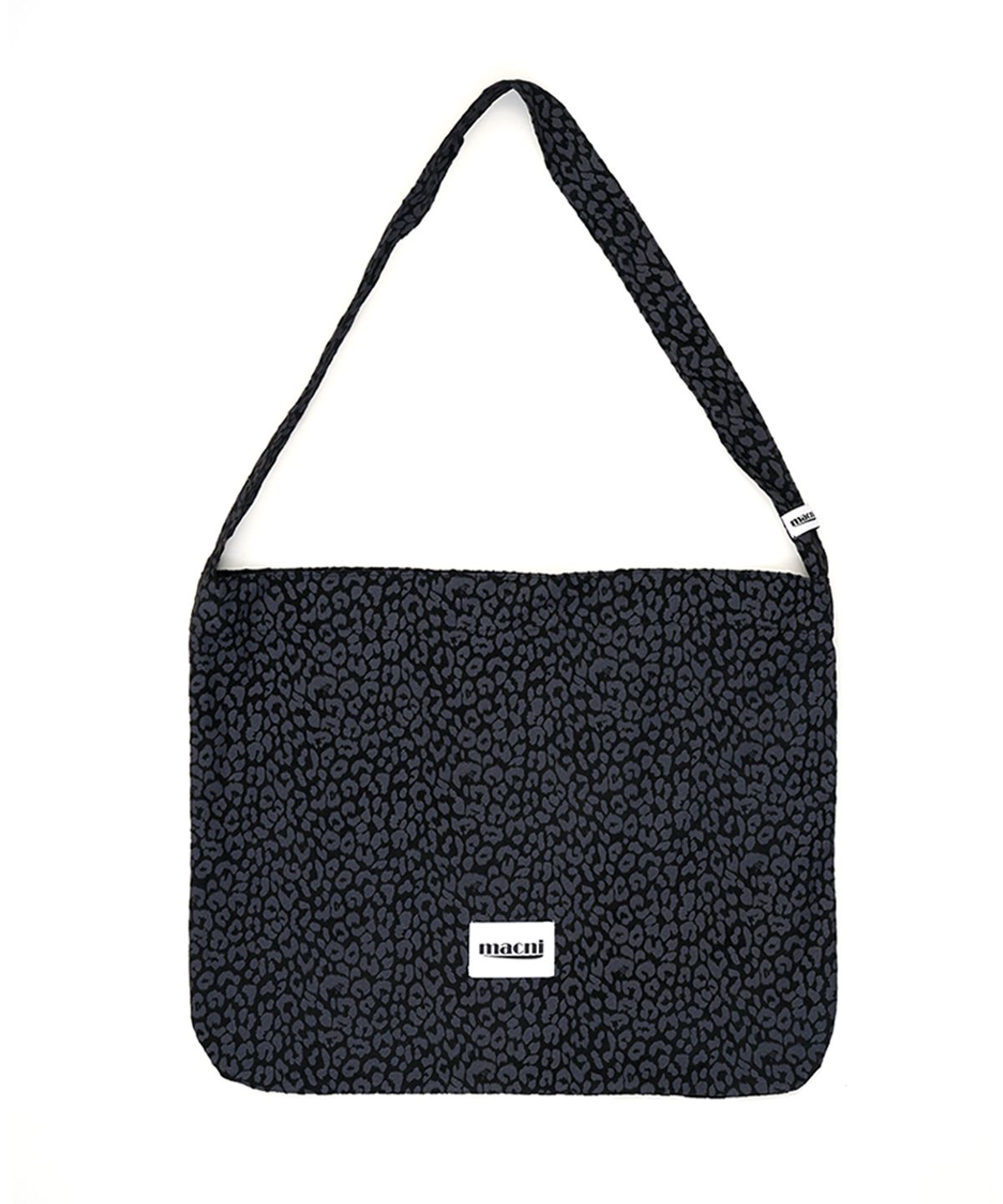 마크니(MACNI) LEOPARD SUEDE ECO CROSS BAG BLACK