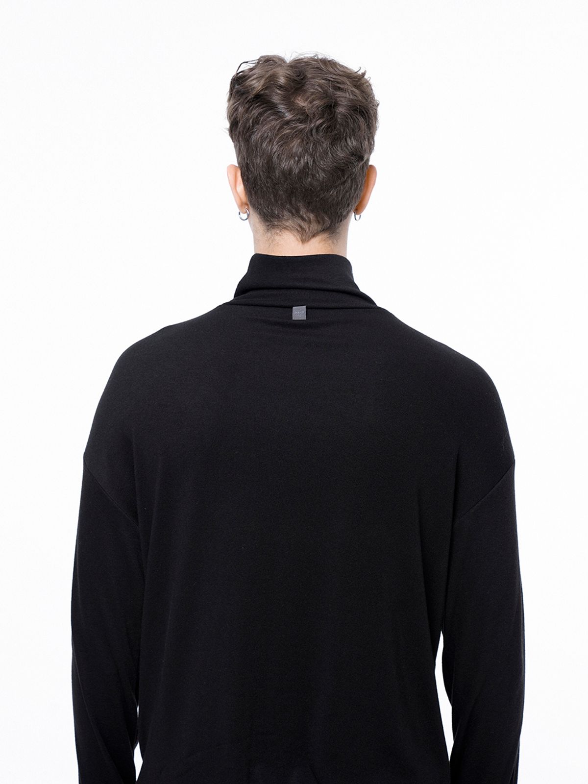 챈세스노이(CHANCE'S NOI) Spandex Finger-warmer Turtleneck - Black /M243TP04BK