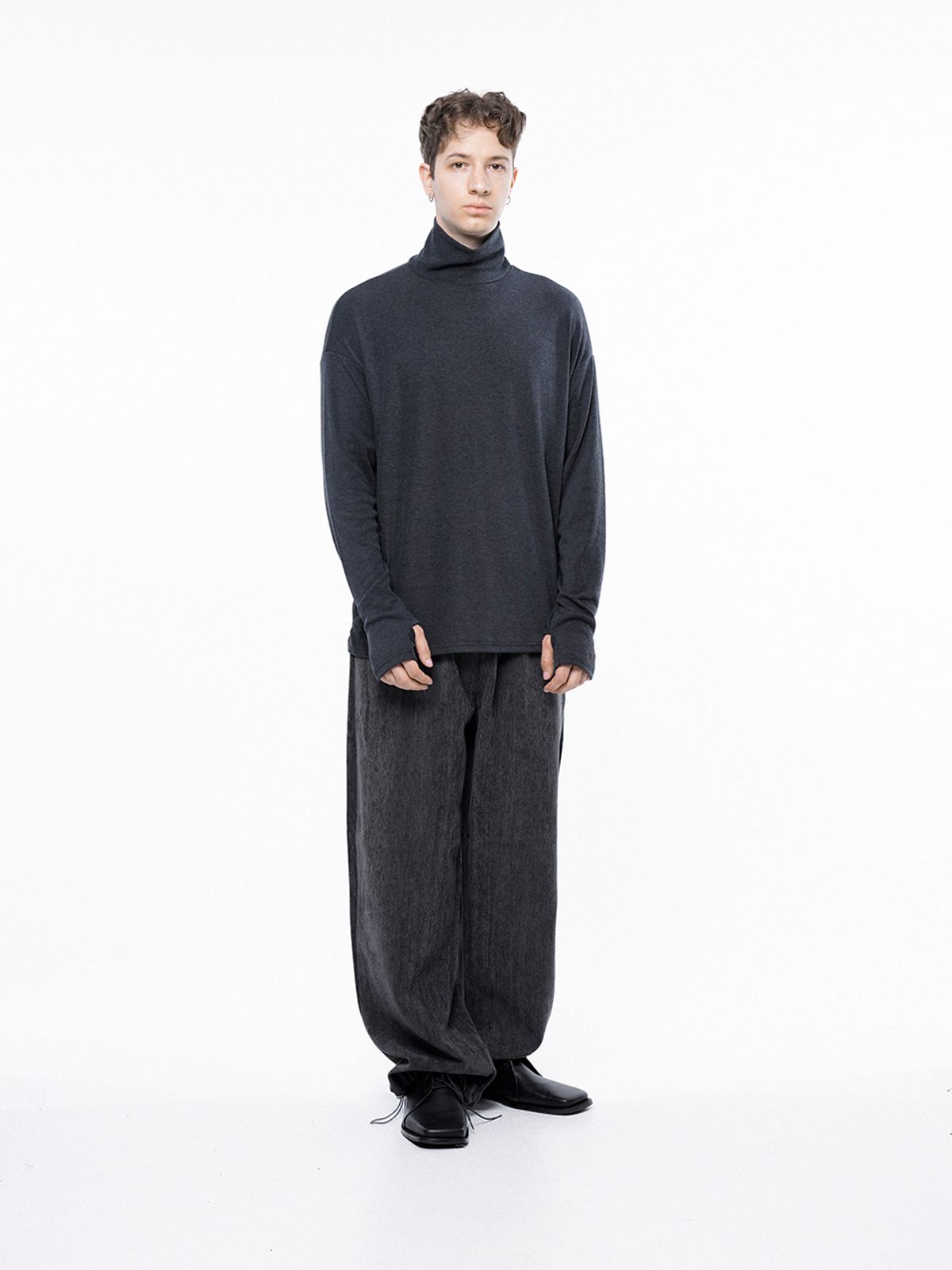 챈세스노이(CHANCE'S NOI) Spandex Finger-warmer Turtleneck - Black /M243TP04BK