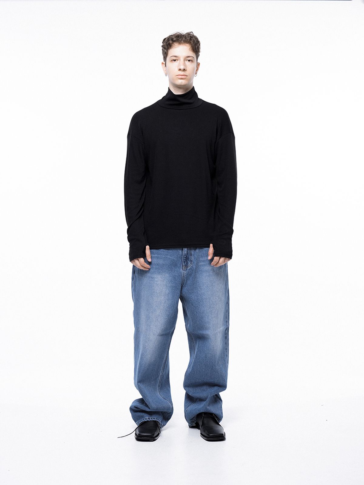 챈세스노이(CHANCE'S NOI) Spandex Finger-warmer Turtleneck - Black /M243TP04BK