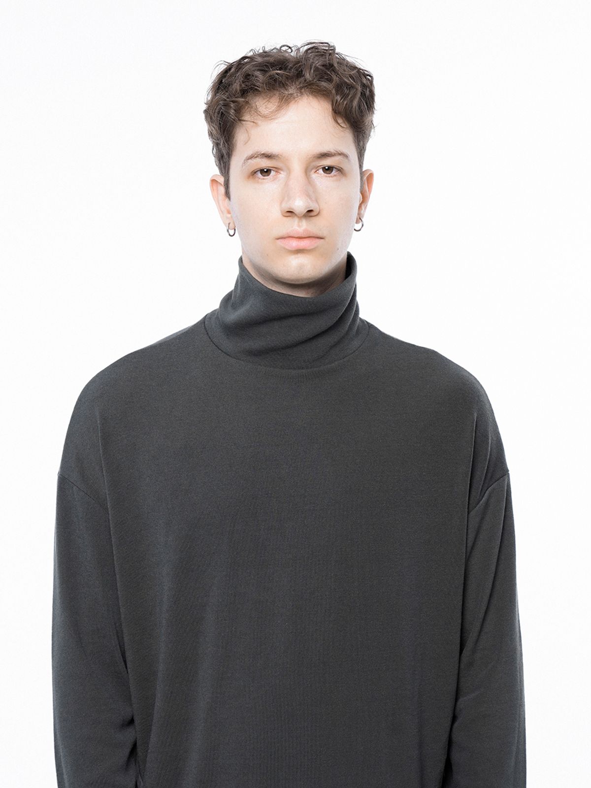 챈세스노이(CHANCE'S NOI) Spandex Finger-warmer Turtleneck - Charcoal /M243TP04CH