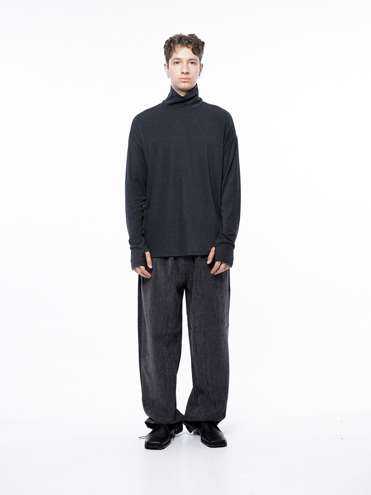 챈세스노이(CHANCE'S NOI) Spandex Finger-warmer Turtleneck - Charcoal /M243TP04CH
