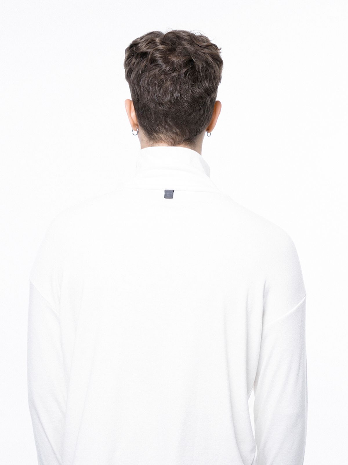 챈세스노이(CHANCE'S NOI) Spandex Finger-warmer Turtleneck - White /M243TP04WH