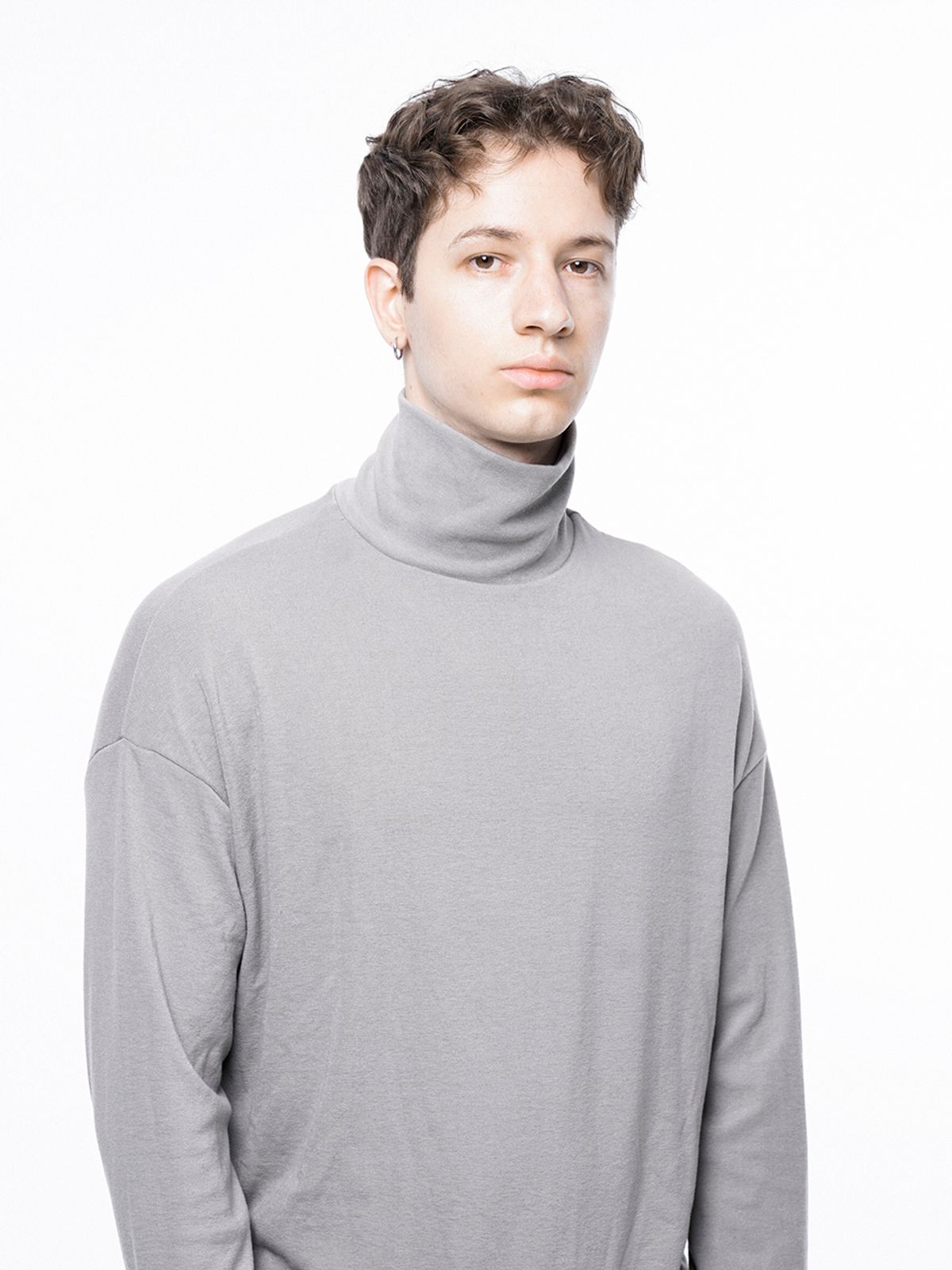 챈세스노이(CHANCE'S NOI) Spandex Finger-warmer Turtleneck - Beige /M243TP04BE