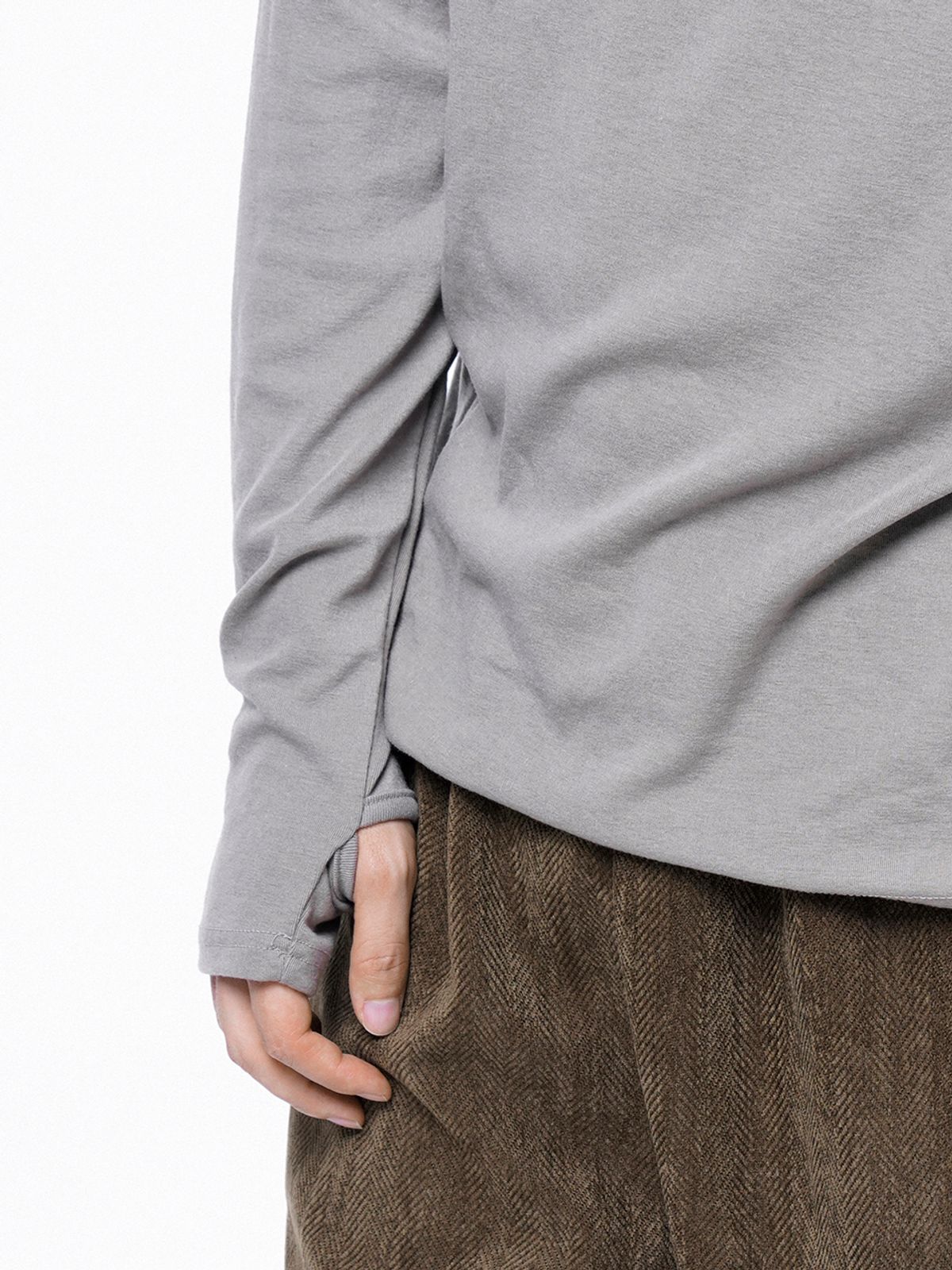 챈세스노이(CHANCE'S NOI) Spandex Finger-warmer Turtleneck - Beige /M243TP04BE