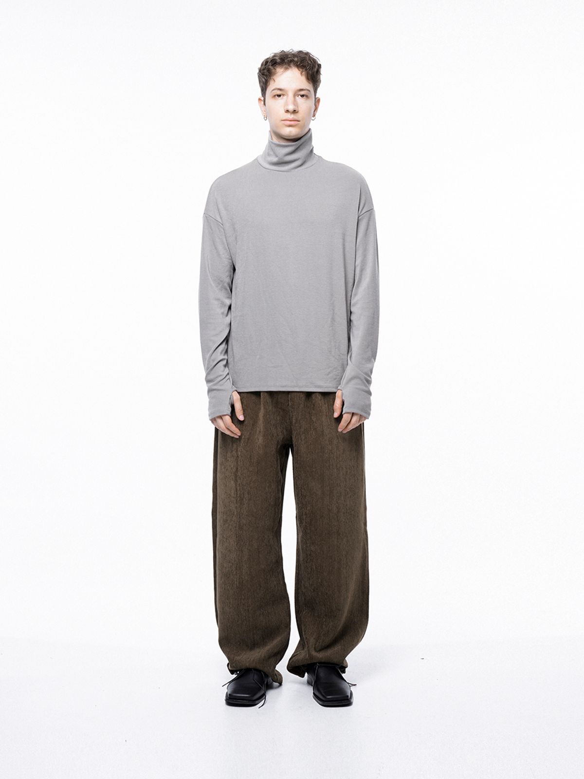 챈세스노이(CHANCE'S NOI) Spandex Finger-warmer Turtleneck - Beige /M243TP04BE