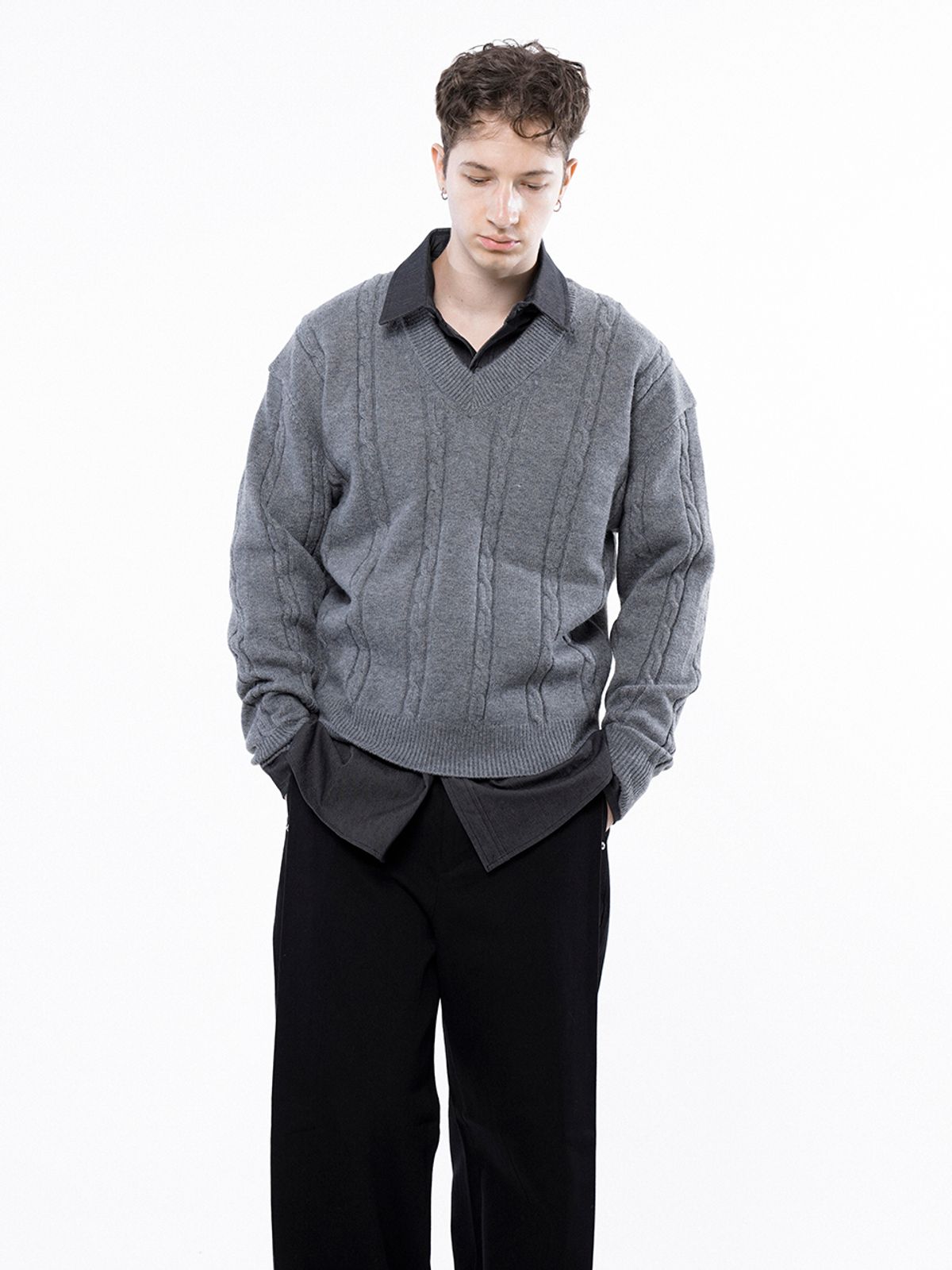챈세스노이(CHANCE'S NOI) Dense Cable V-neck Kint - Gray /M243TP07GR