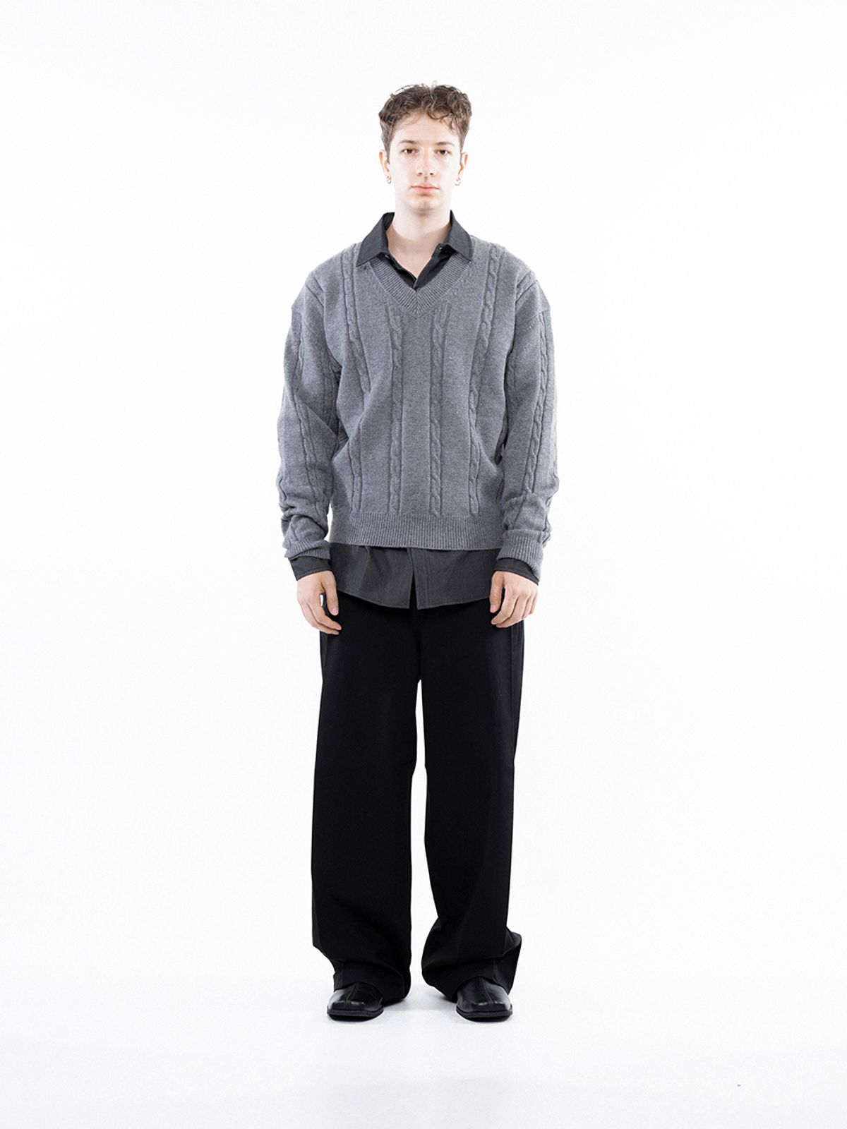 챈세스노이(CHANCE'S NOI) Dense Cable V-neck Kint - Gray /M243TP07GR
