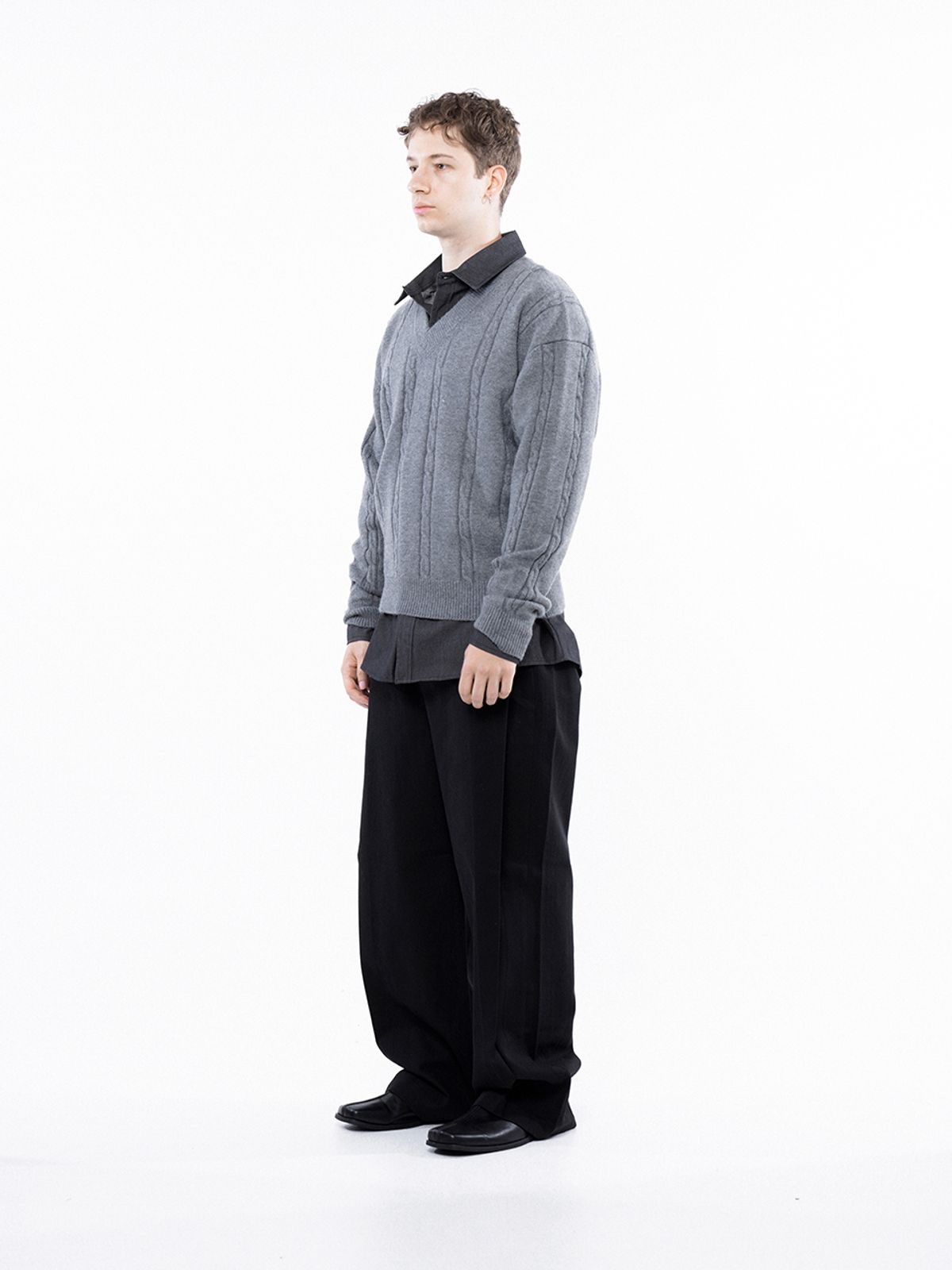챈세스노이(CHANCE'S NOI) Dense Cable V-neck Kint - Gray /M243TP07GR