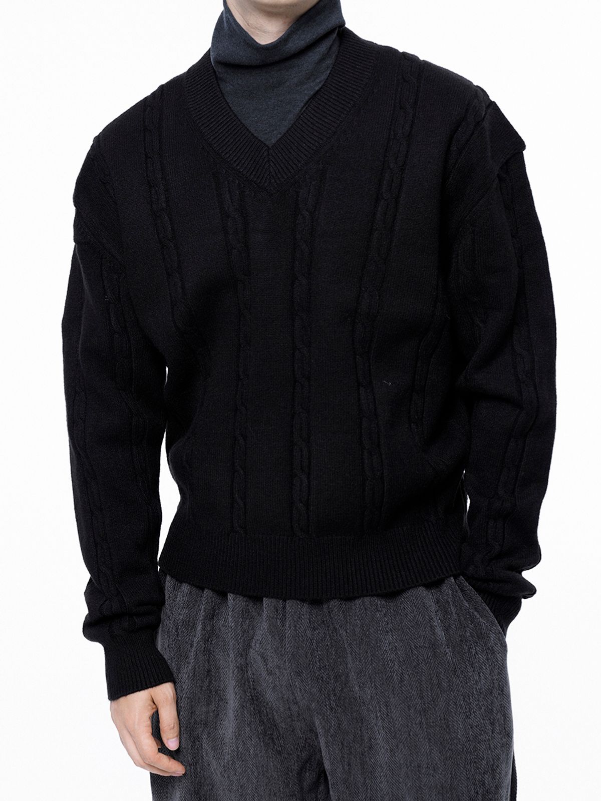 챈세스노이(CHANCE'S NOI) Dense Cable V-neck Kint - Black /M243TP07BK