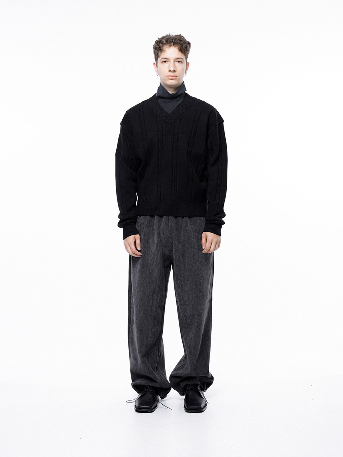 챈세스노이(CHANCE'S NOI) Dense Cable V-neck Kint - Black /M243TP07BK