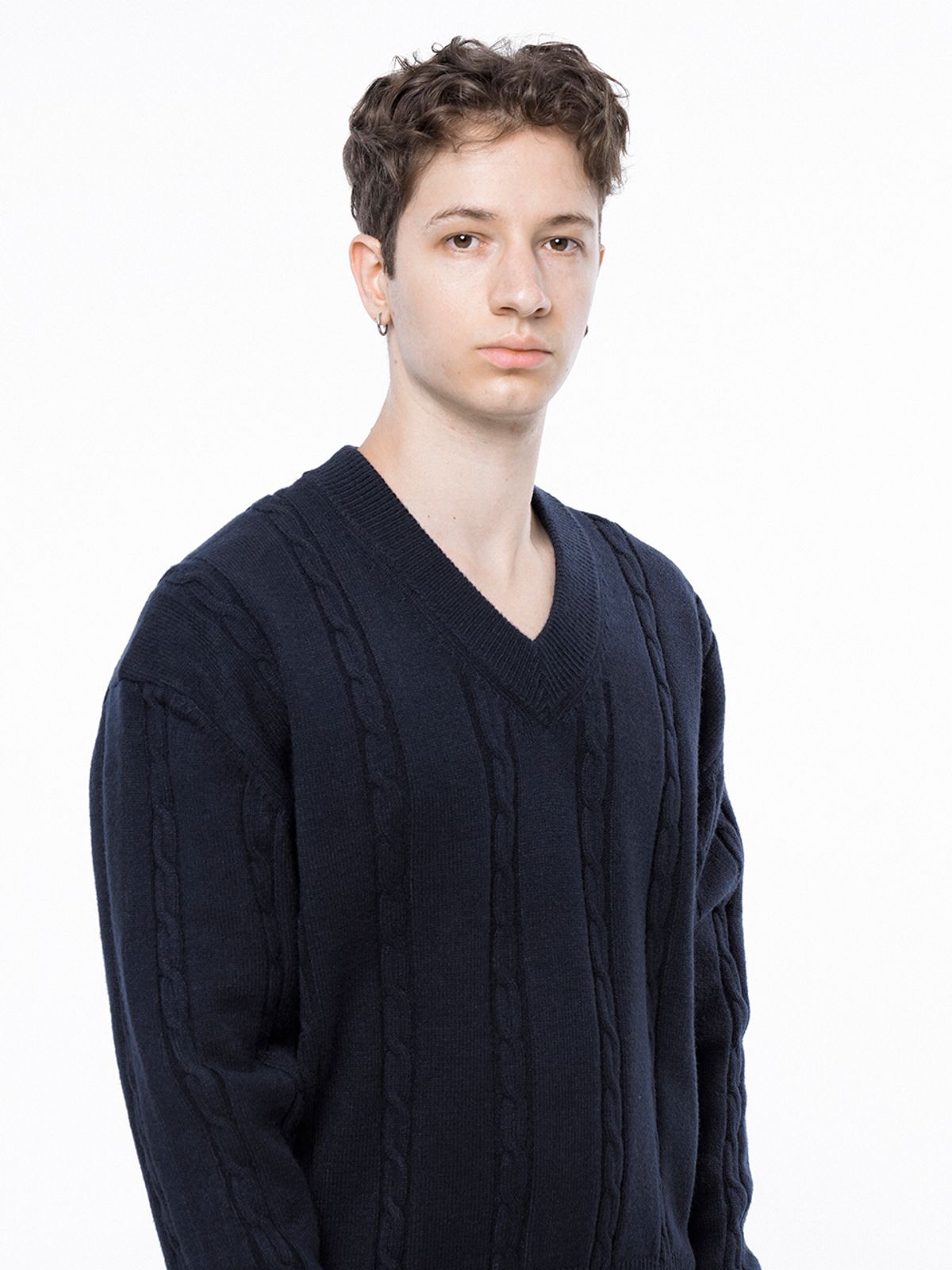 챈세스노이(CHANCE'S NOI) Dense Cable V-neck Kint - Navy /M243TP07NY