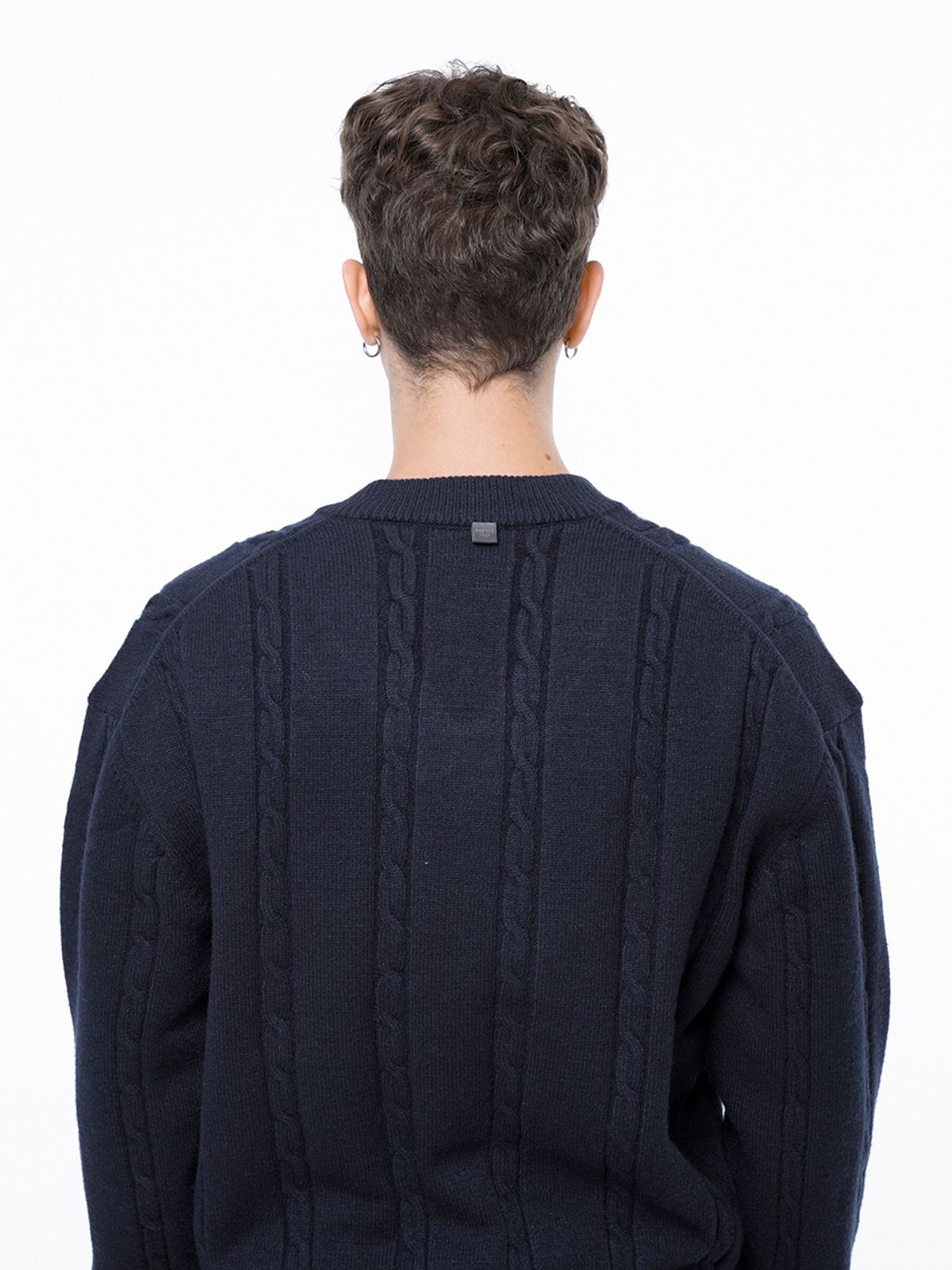 챈세스노이(CHANCE'S NOI) Dense Cable V-neck Kint - Navy /M243TP07NY
