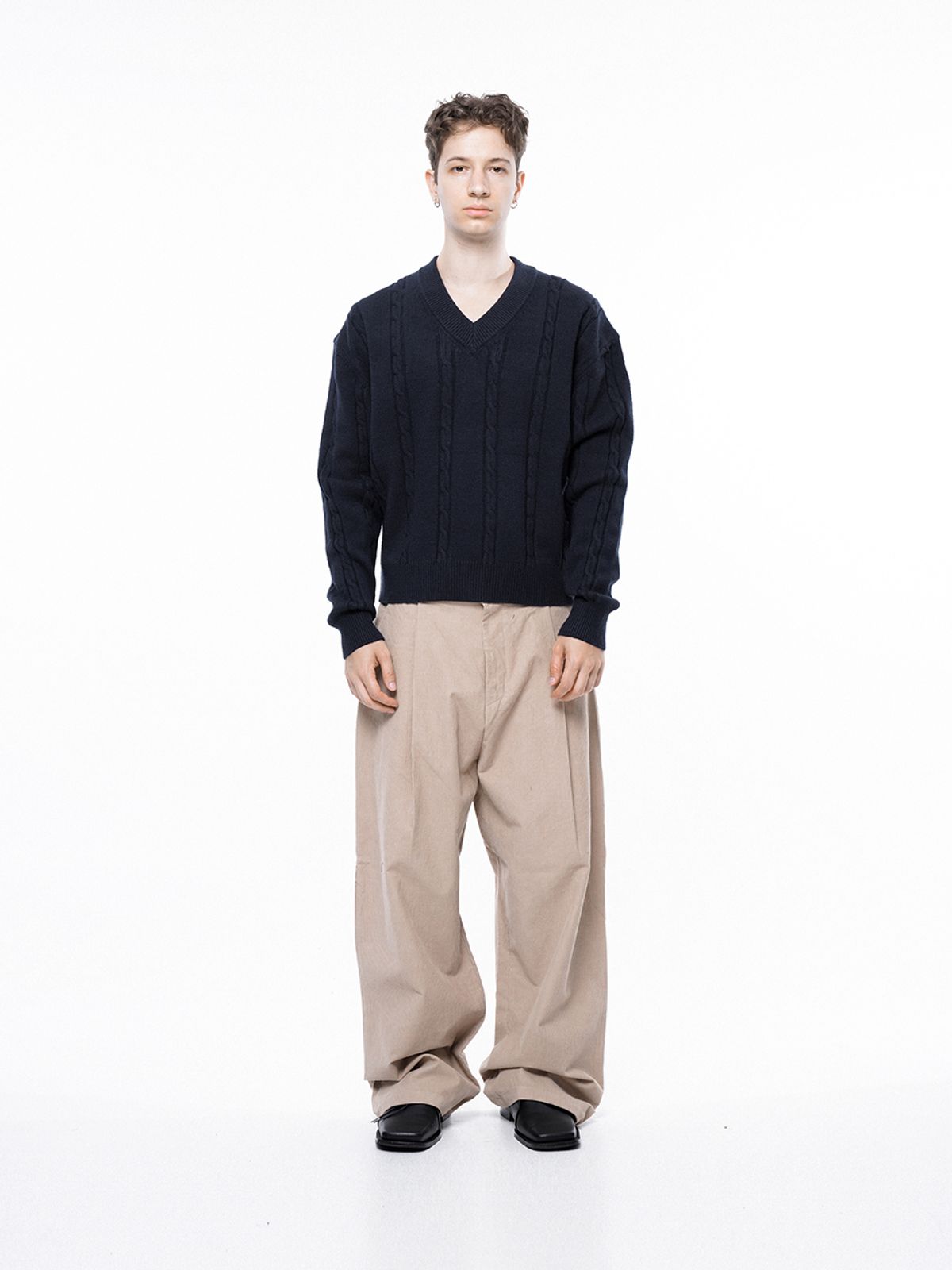 챈세스노이(CHANCE'S NOI) Dense Cable V-neck Kint - Navy /M243TP07NY