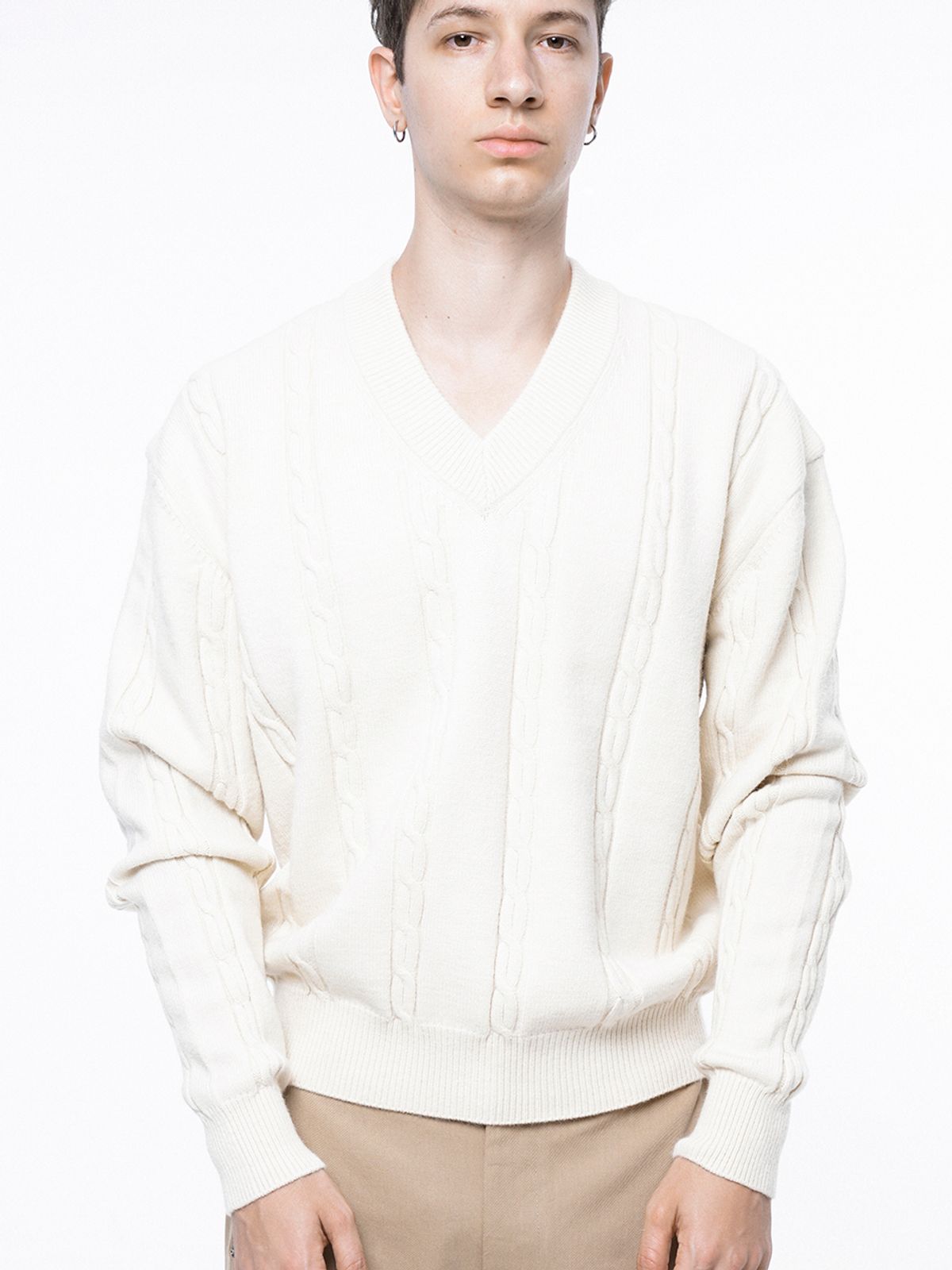 챈세스노이(CHANCE'S NOI) Dense Cable V-neck Kint - Ivory /M243TP07IV