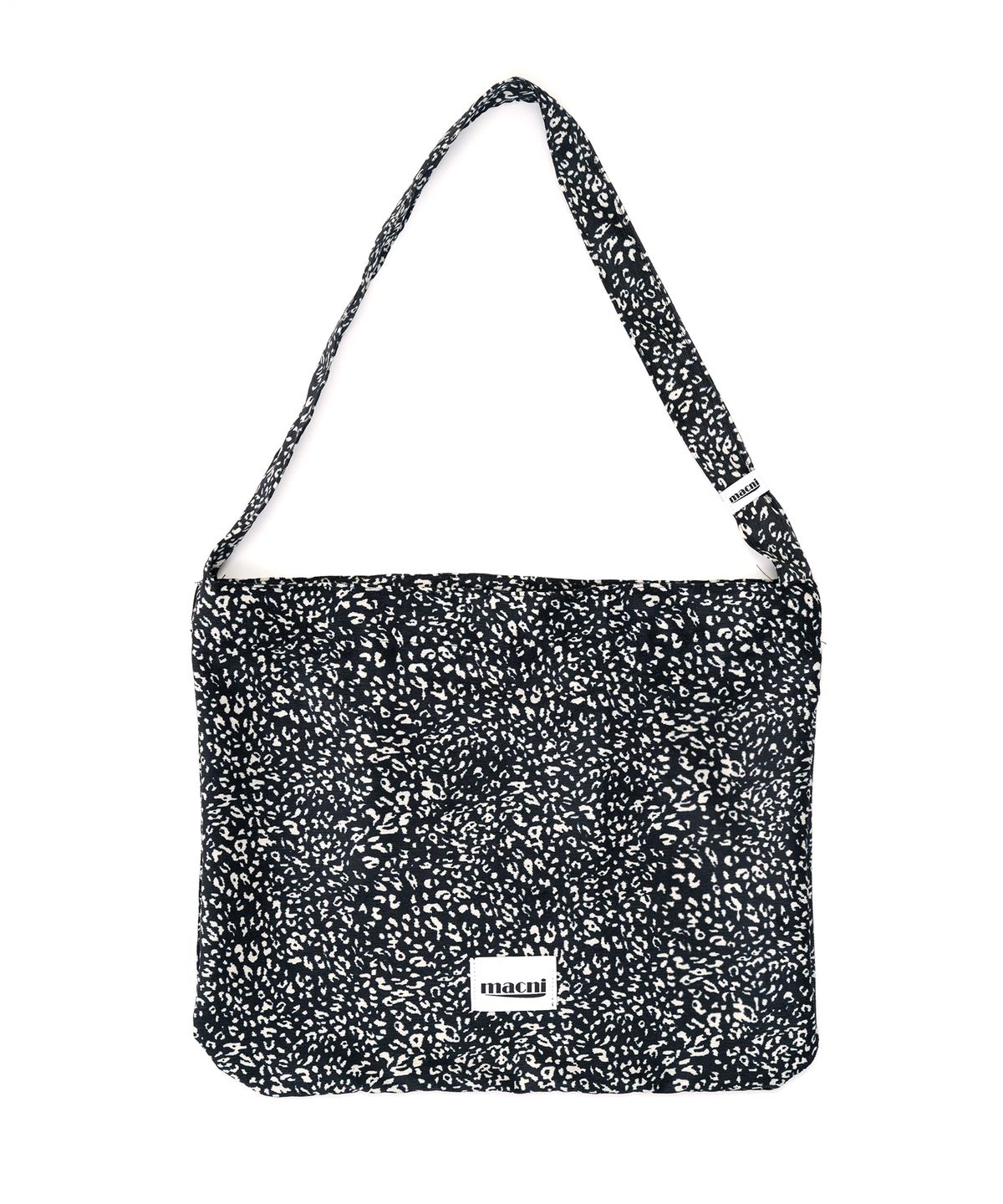 마크니(MACNI) LEOPARD CORDUROY ECO CROSS BAG BLACK