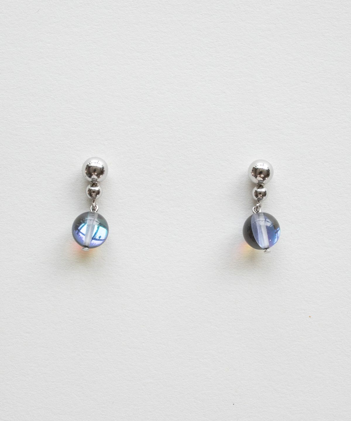 메리모티브(MERRYMOTIVE) Grey moonstone drop earring