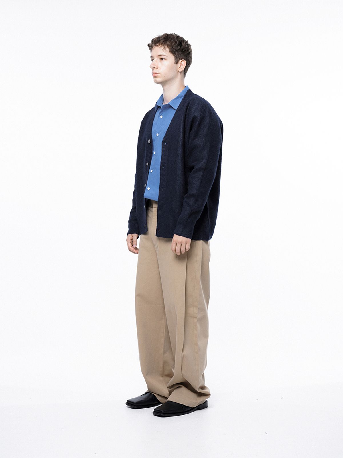 챈세스노이(CHANCE'S NOI) Dense Hazzy Y-neck Cardigan - Navy /M243OT01NY