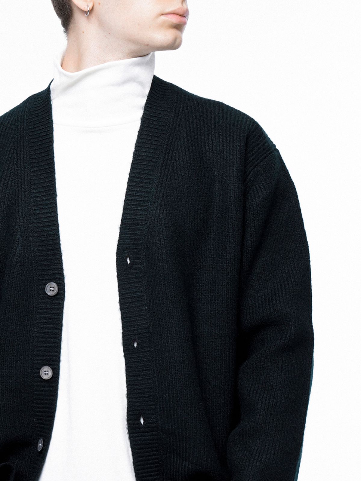 챈세스노이(CHANCE'S NOI) Dense Hazzy Y-neck Cardigan - Green /M243OT01GN