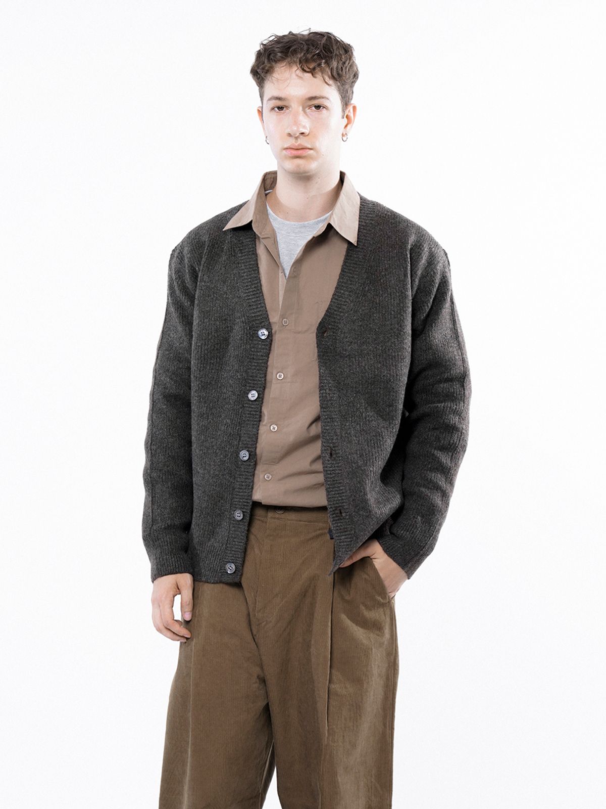 챈세스노이(CHANCE'S NOI) Dense Hazzy Y-neck Cardigan - Brown /M243OT01BR