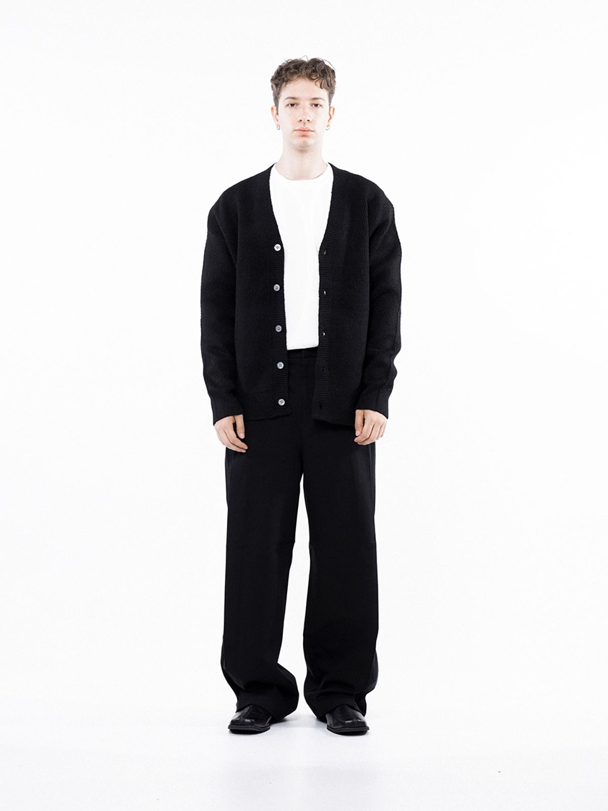챈세스노이(CHANCE'S NOI) Dense Hazzy Y-neck Cardigan - Black /M243OT01BK
