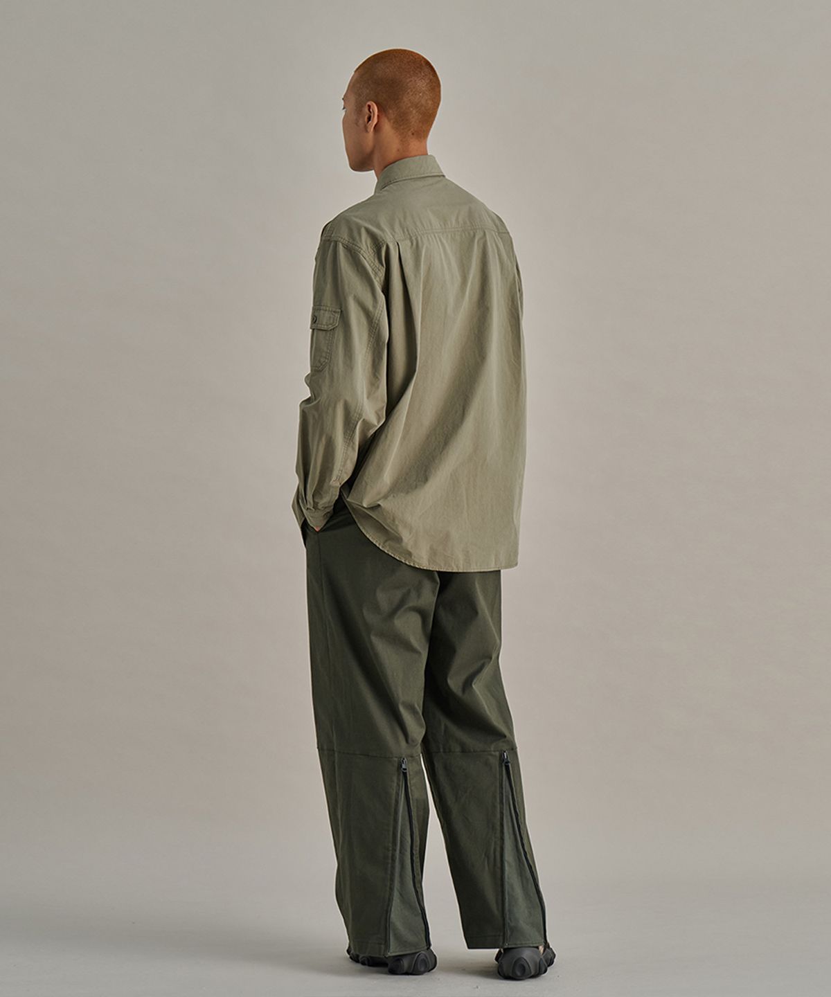 논타입(NONTYPE) ZIPPER HIDDEN PANTS (KHAKI)