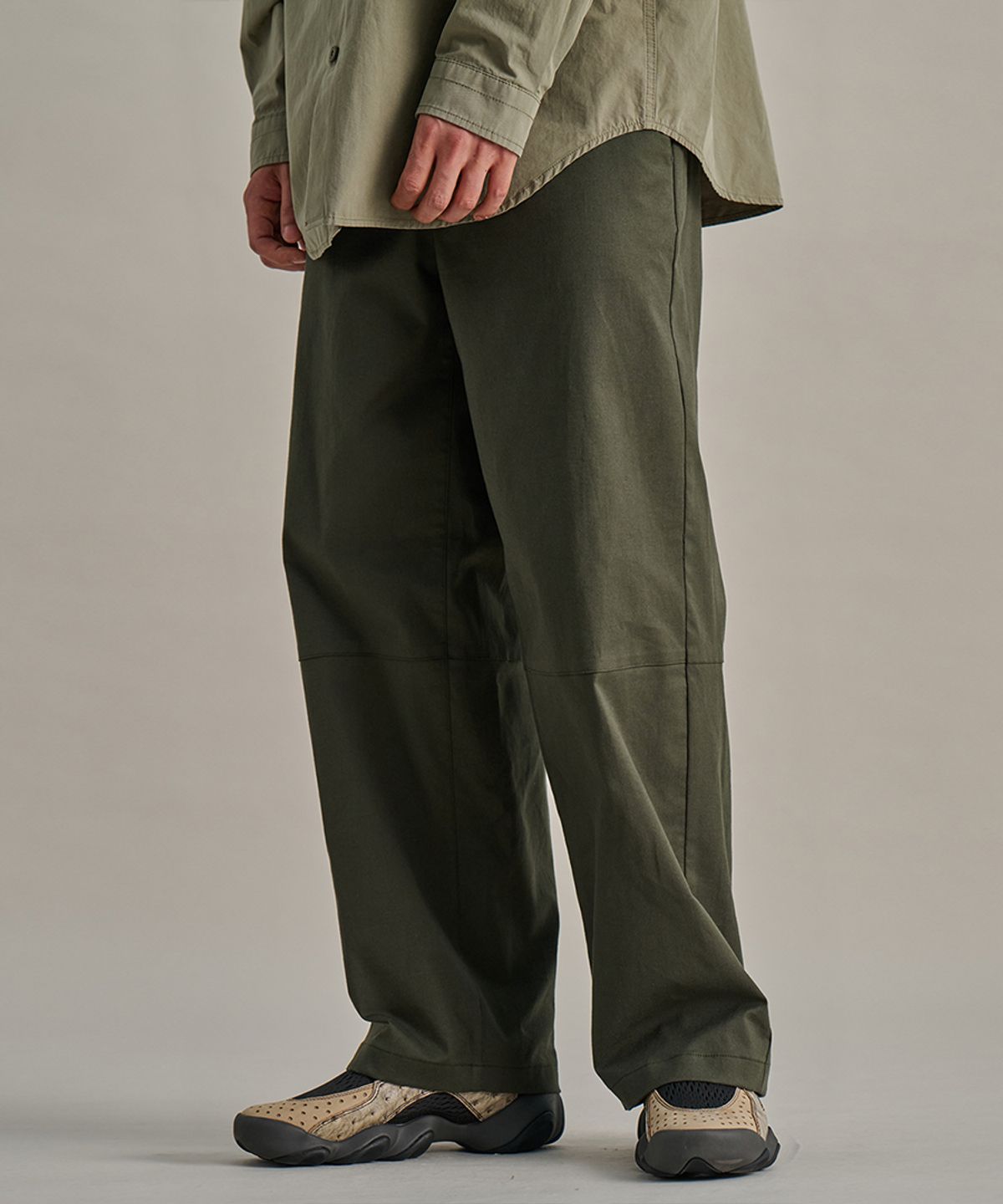 논타입(NONTYPE) ZIPPER HIDDEN PANTS (KHAKI)