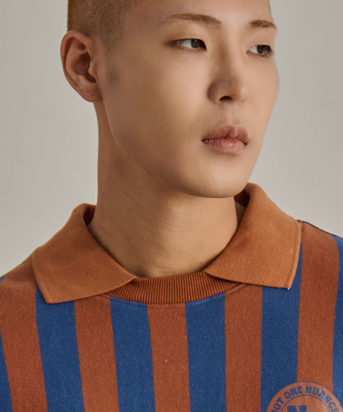 논타입(NONTYPE) STRIPE FOOTBALL SWEATSHIRTS (BROWN)