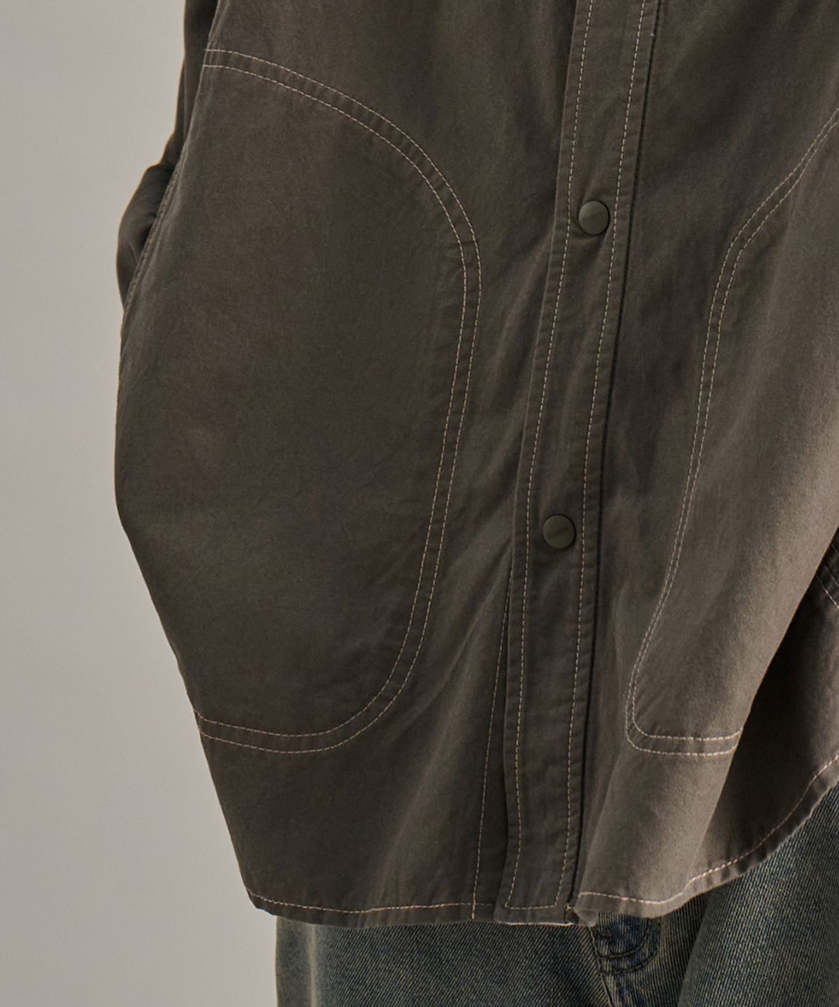 논타입(NONTYPE) ROUNDED POCKET STITCH SHIRTS (KAHKI)