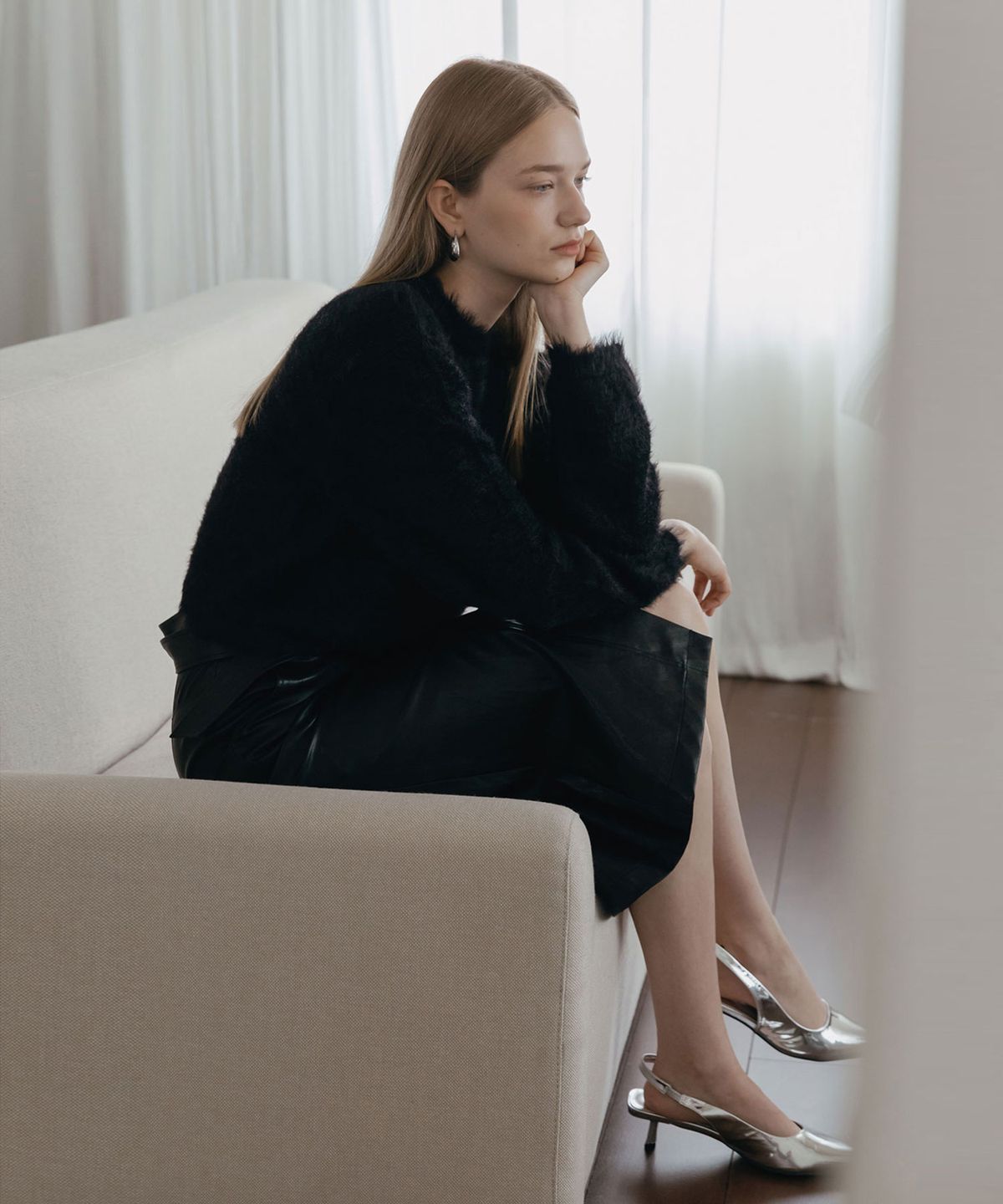일로제(ILROZE) 롱헤어 소프트 스웨터 (블랙)