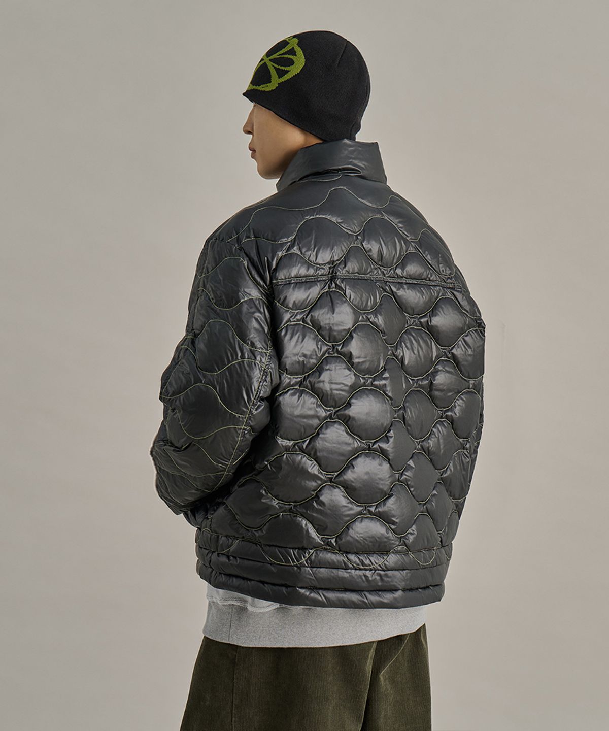 논타입(NONTYPE) WAVE MIDDLE DOWN JUMPER (BLACK)