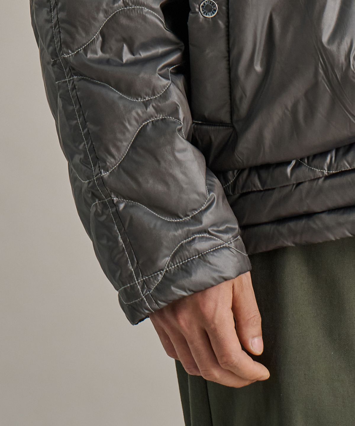 논타입(NONTYPE) WAVE MIDDLE DOWN JUMPER (KHAKI)