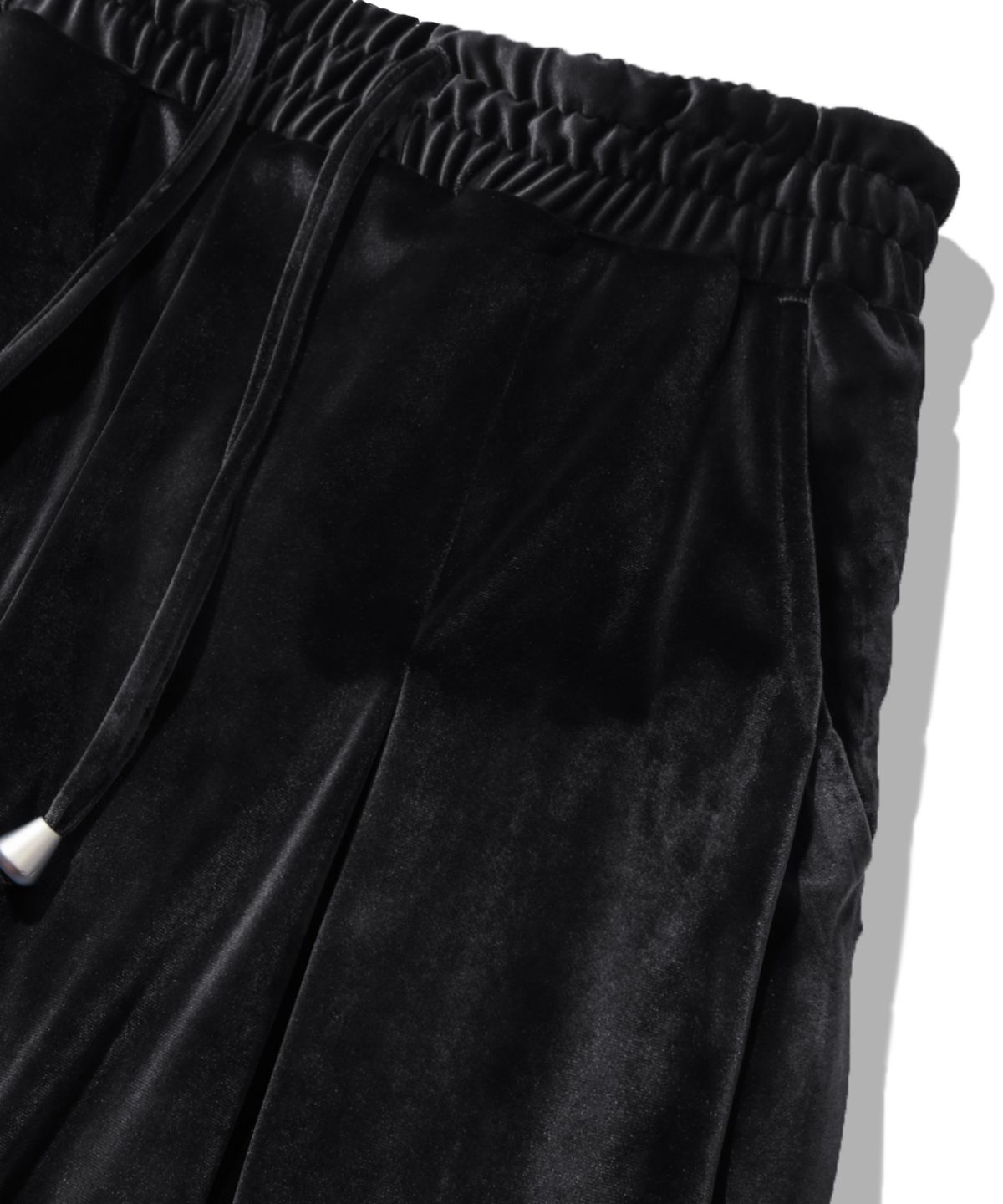 트릴리온(TRILLION) 벨벳 인버티드 턱 와이드 팬츠 [블랙]