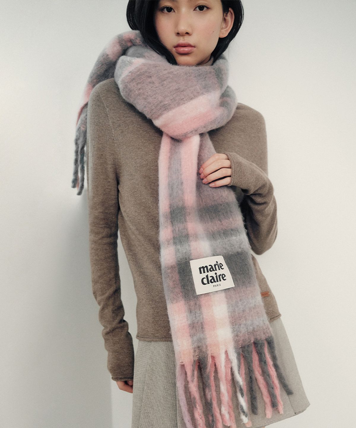 마리끌레르(MARIE CLAIRE) 배색체크 브러쉬 니트 머플러(MAEDSC03MPK)