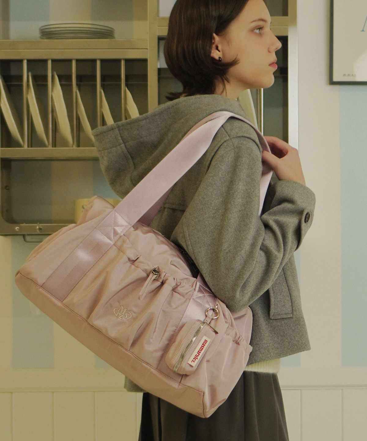 마스마룰즈(MASMARULEZ) [파우치세트] glossy shoulder duffel bag _Lilac pink