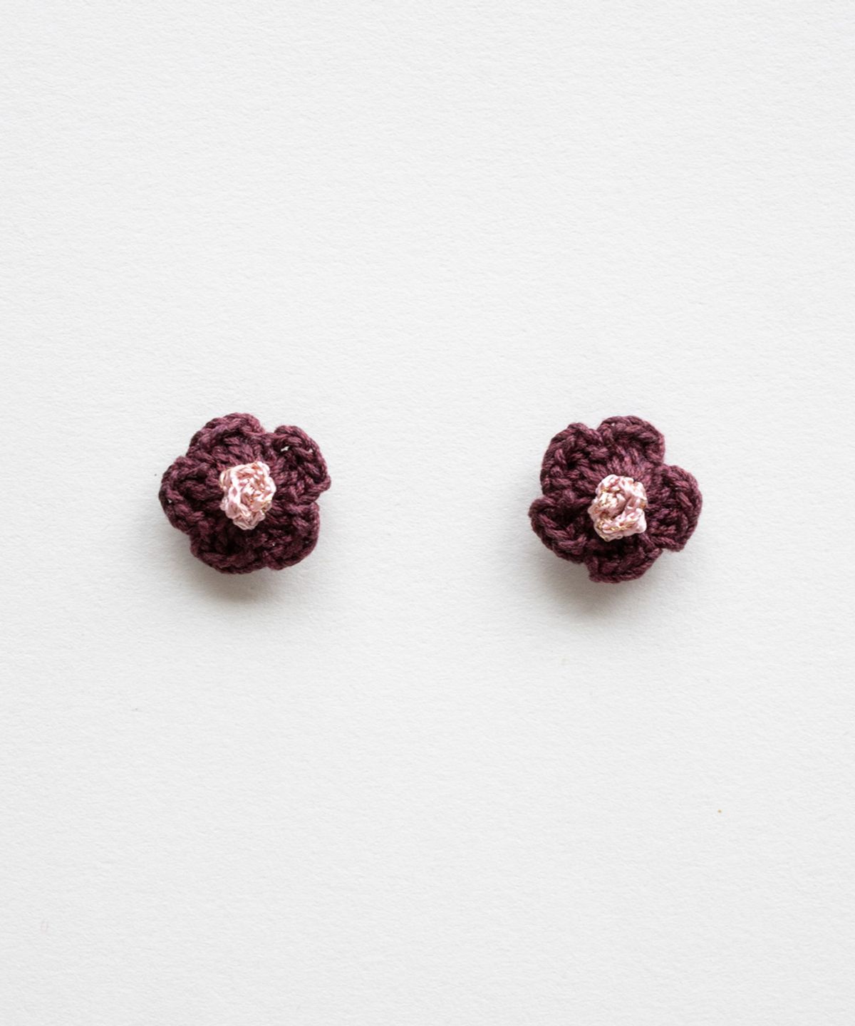 메리모티브(MERRYMOTIVE) Wine and rose flower knit earring