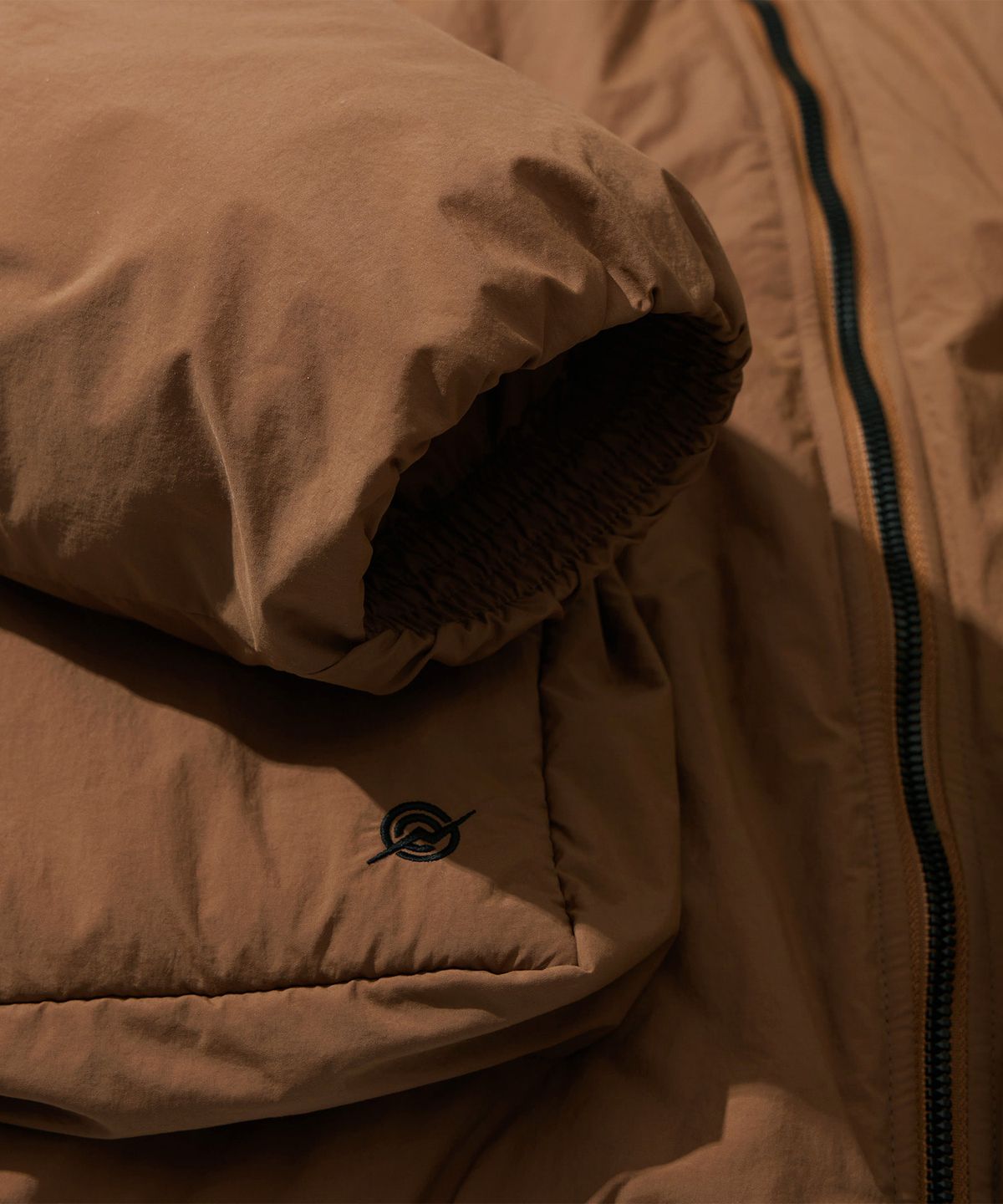 칼라파타르(KALAPATTHAR) Nylon Insulation Short-Jacket - CAMEL