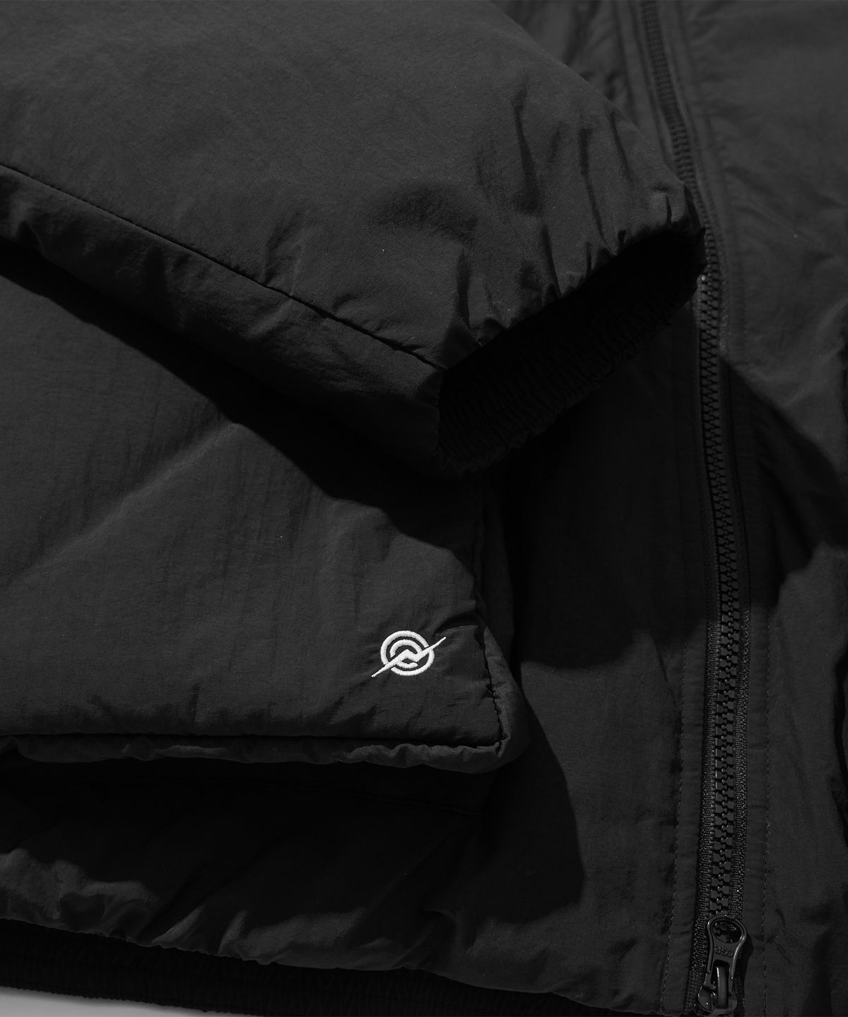 칼라파타르(KALAPATTHAR) Nylon Insulation Short-Jacket - BLACK