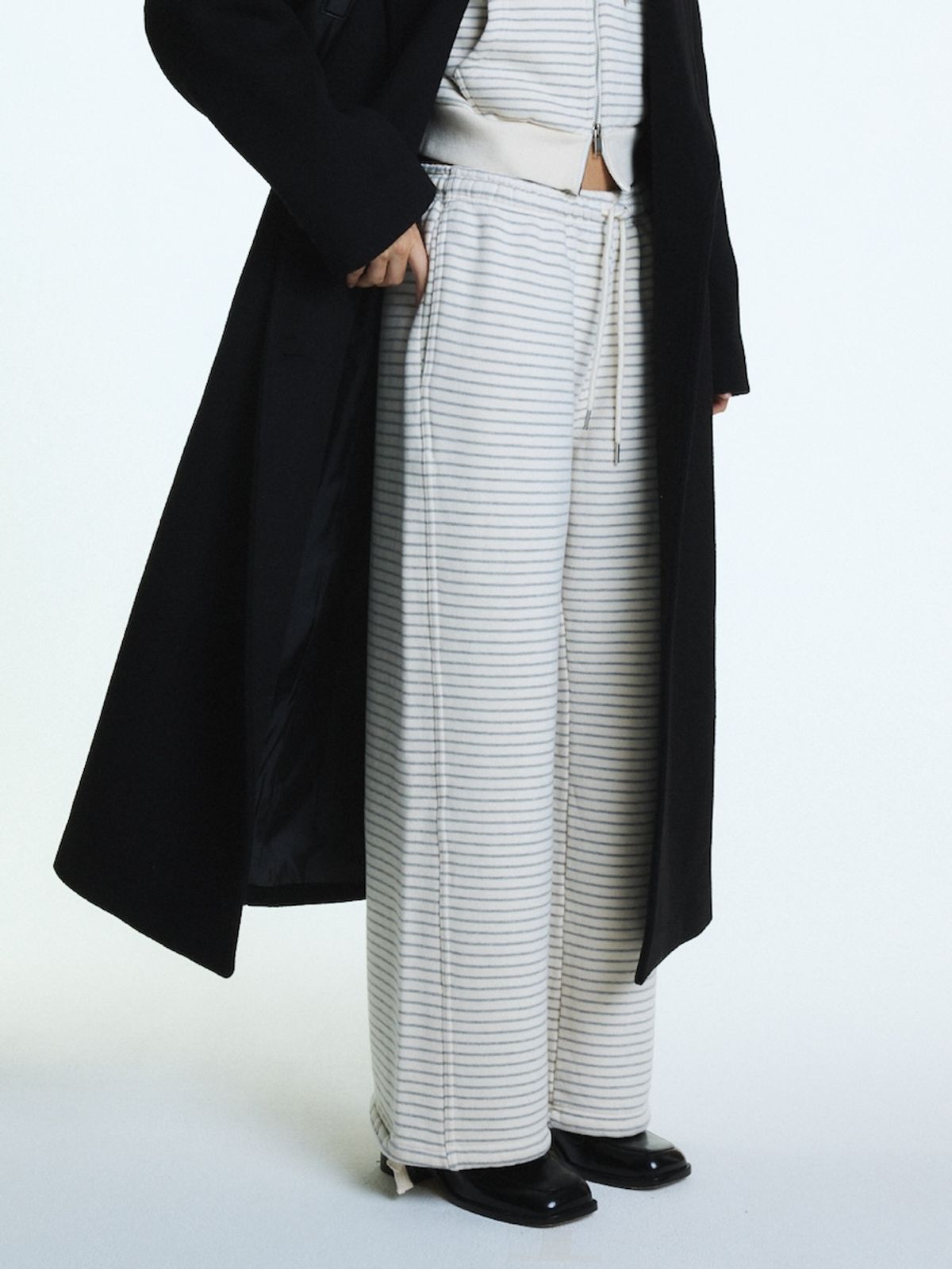 글로니(GLOWNY) G DRAWSTRING SWEATPANTS (STRIPE)